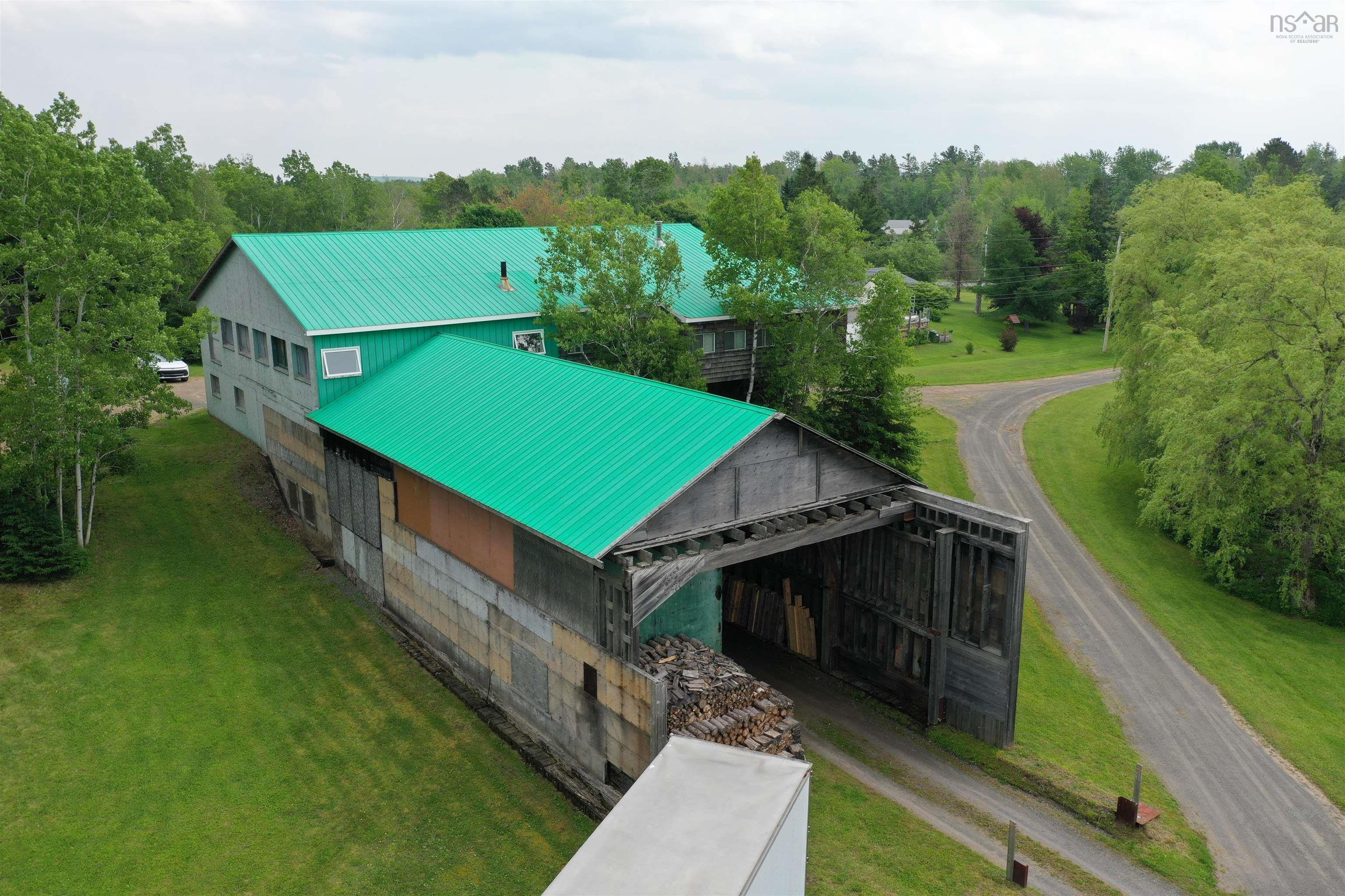 $700,000.00: 6185 Highway 4, Linacy