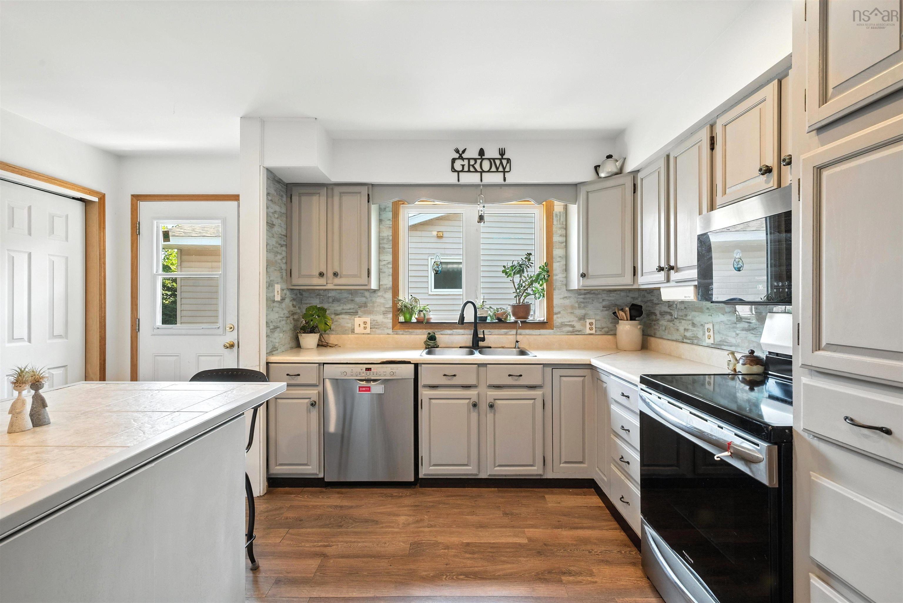 $660,000.00: 86 La Pierre Crescent, Dartmouth
