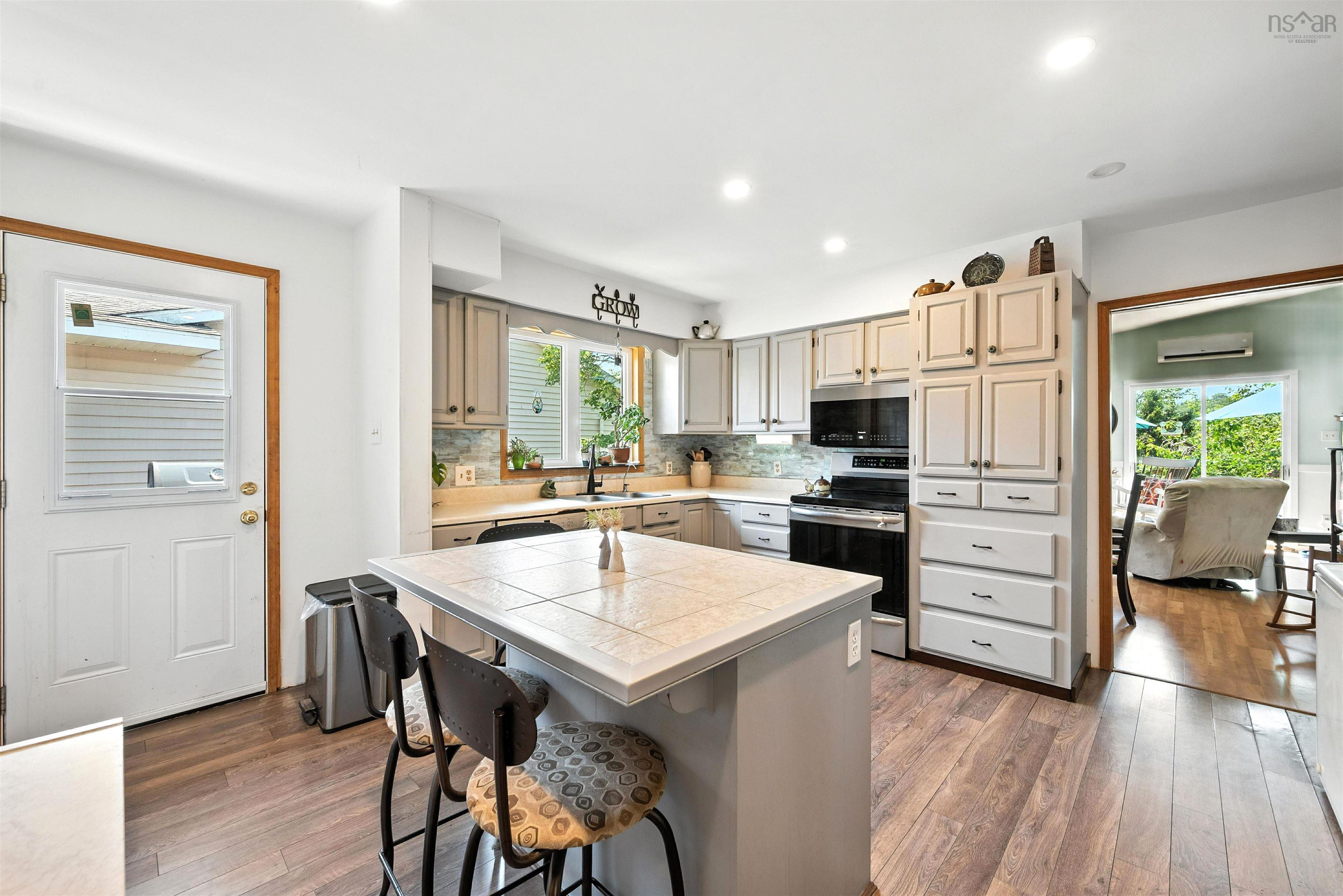 $660,000.00: 86 La Pierre Crescent, Dartmouth