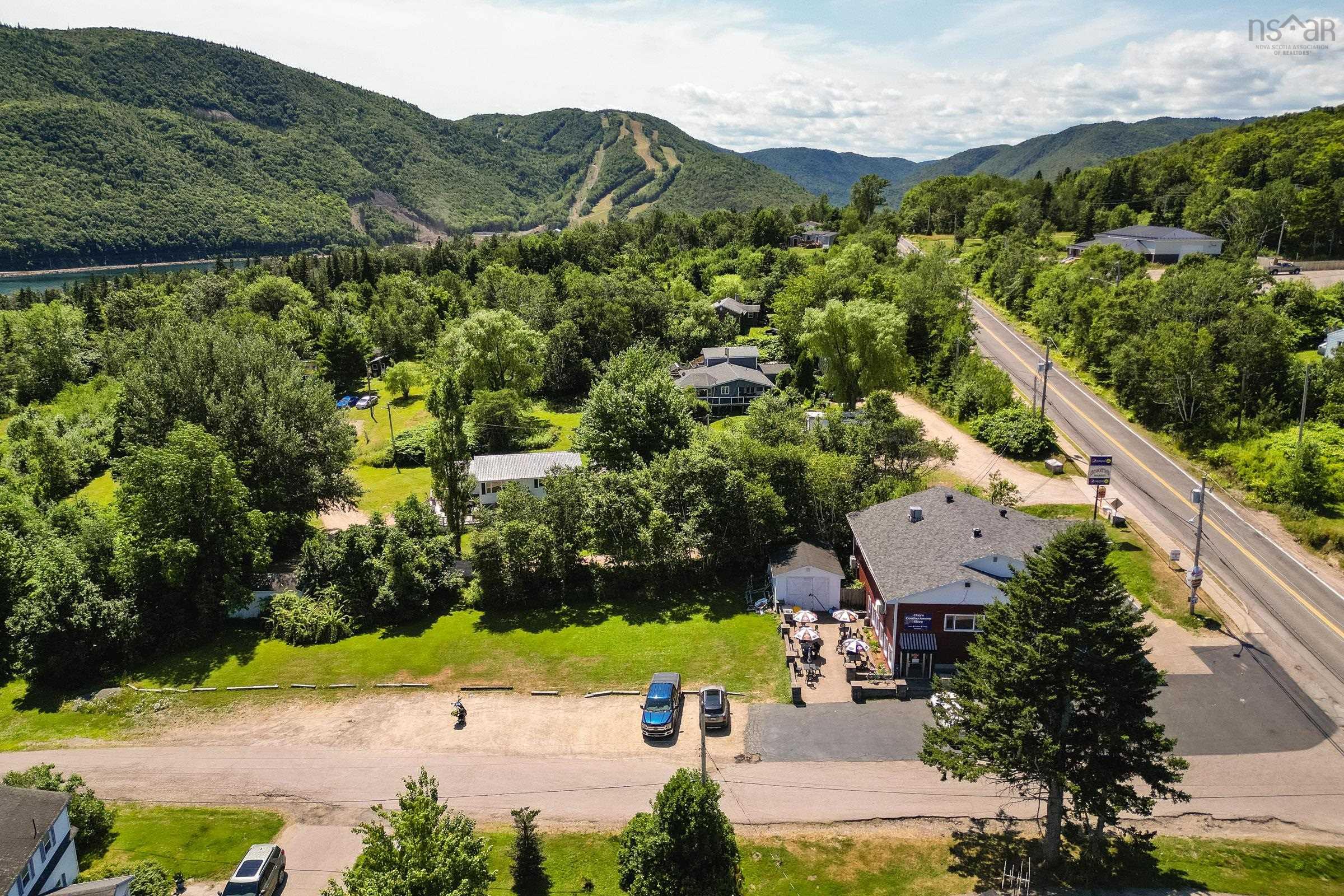 $1,395,000.00: 37867 Cabot Trail, Ingonish