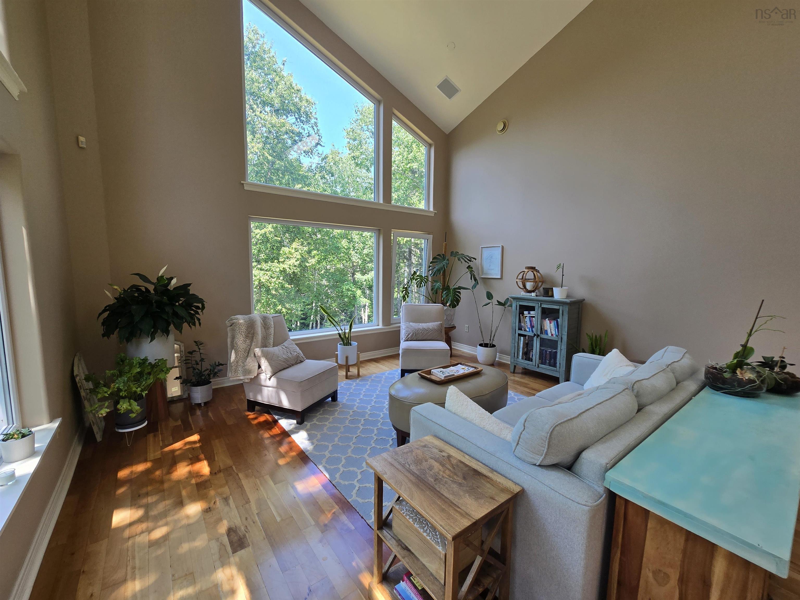 $549,900.00: 55 Tweednooge Place, East Bay