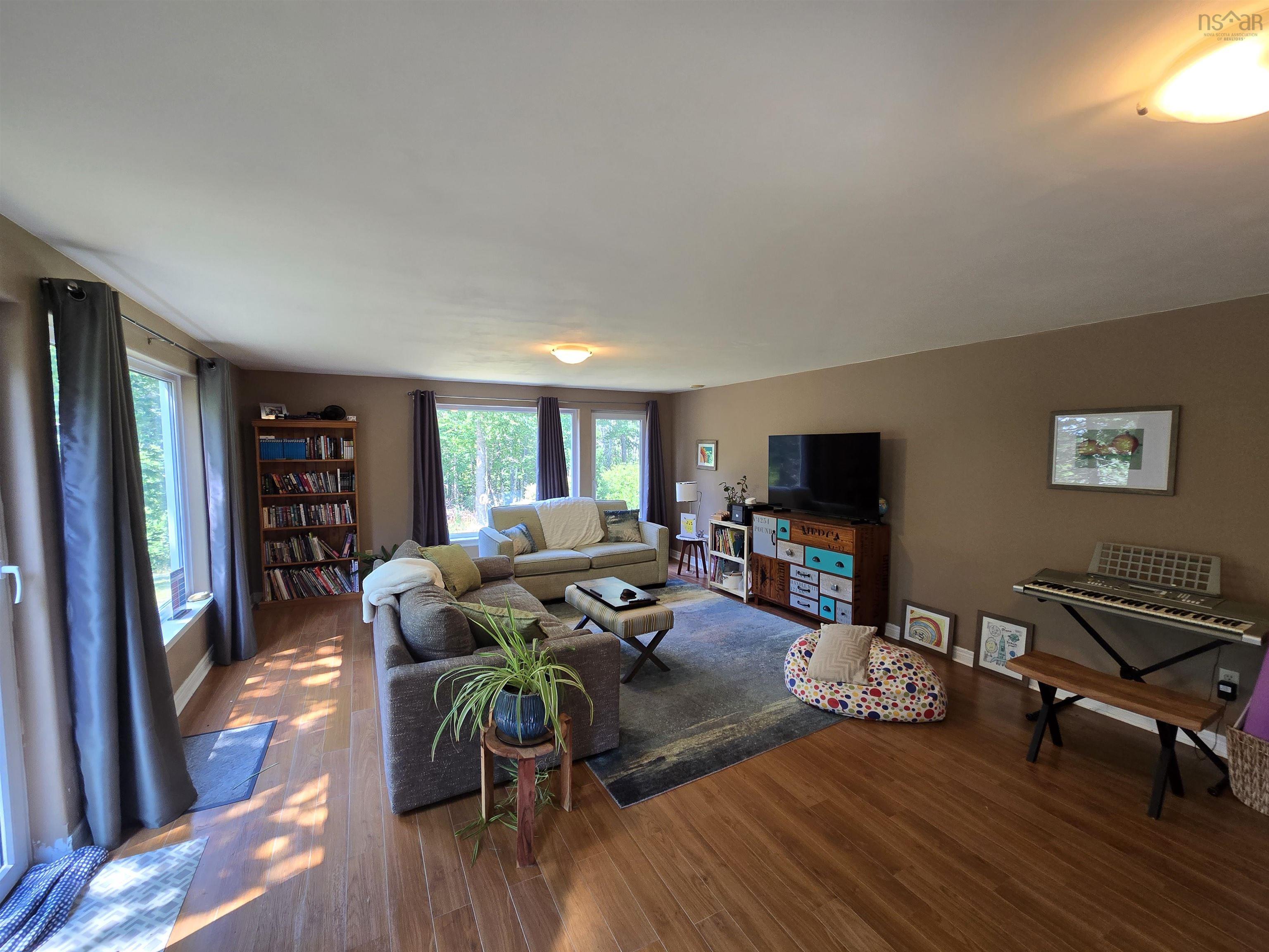 $549,900.00: 55 Tweednooge Place, East Bay