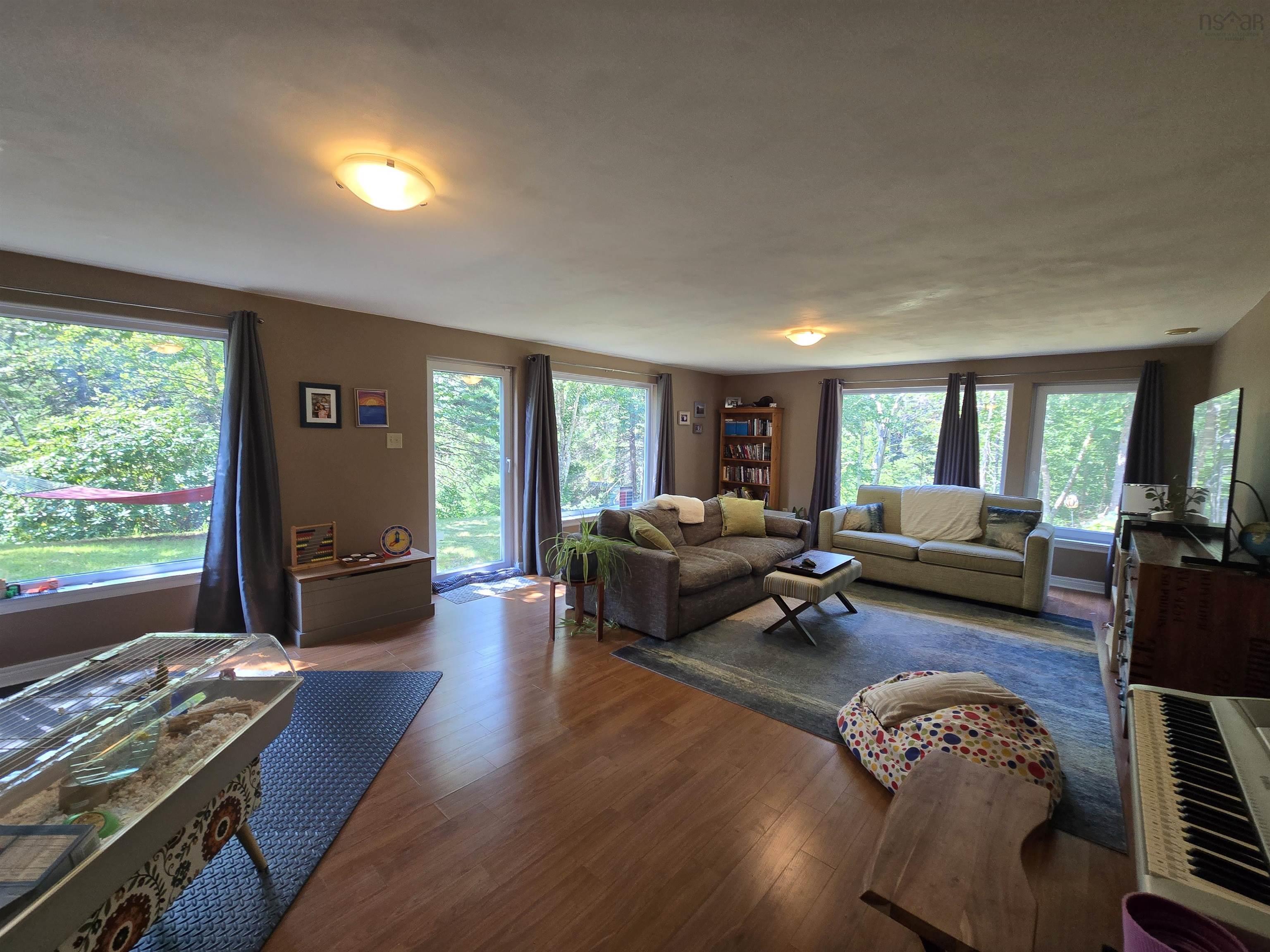 $549,900.00: 55 Tweednooge Place, East Bay