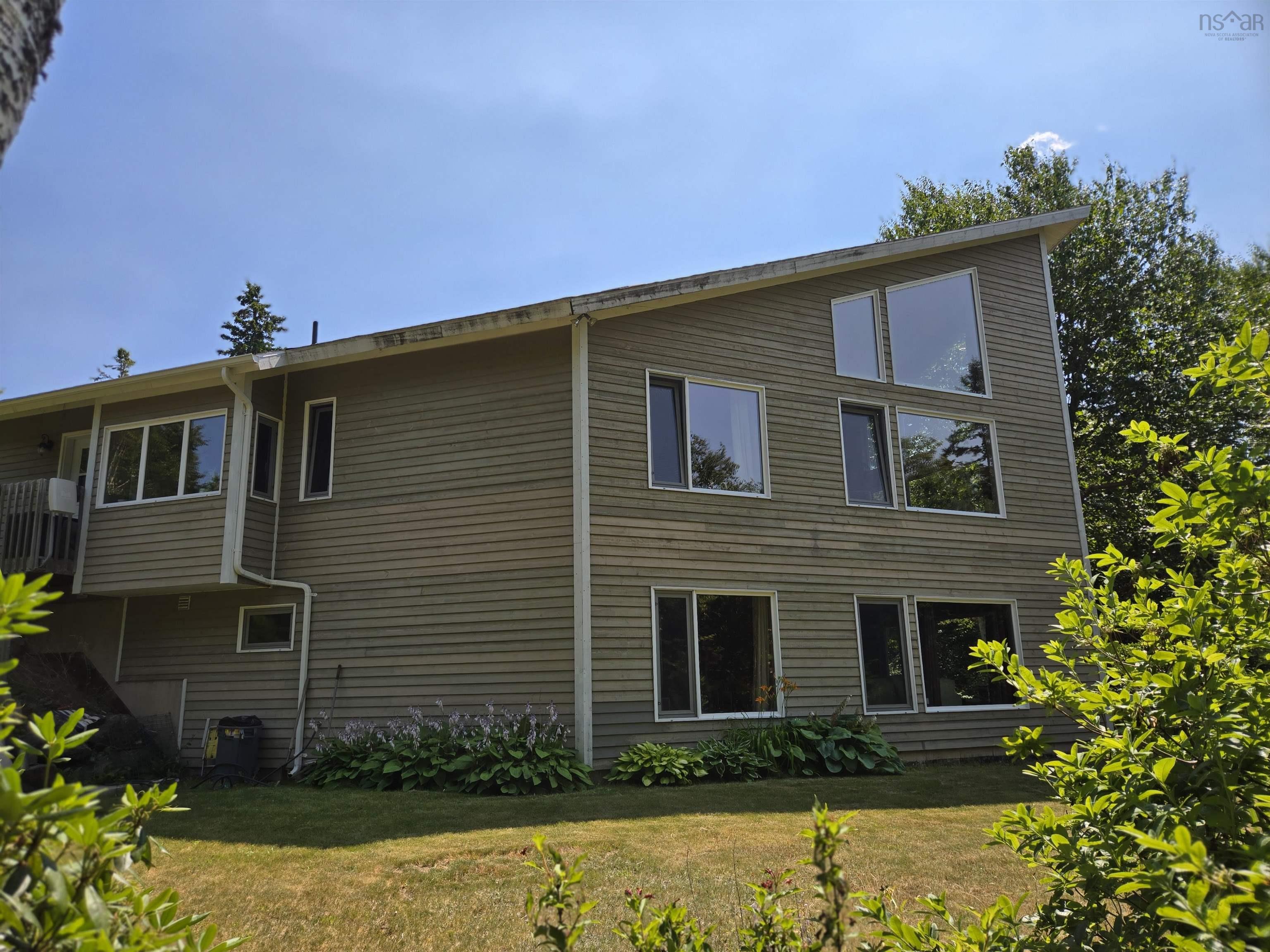 $549,900.00: 55 Tweednooge Place, East Bay