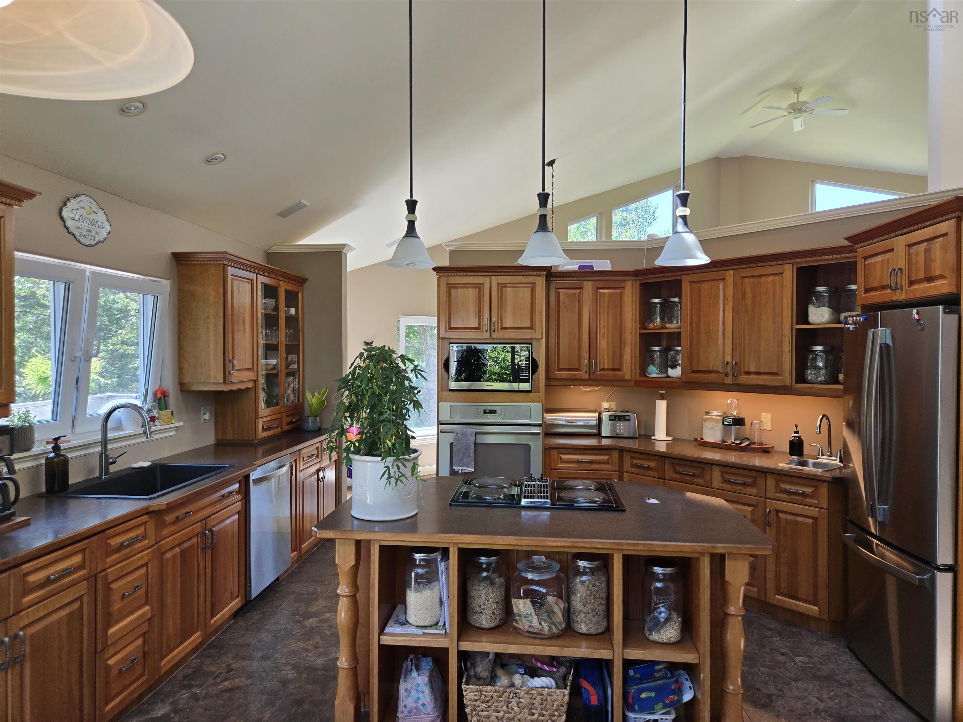 $549,900.00: 55 Tweednooge Place, East Bay