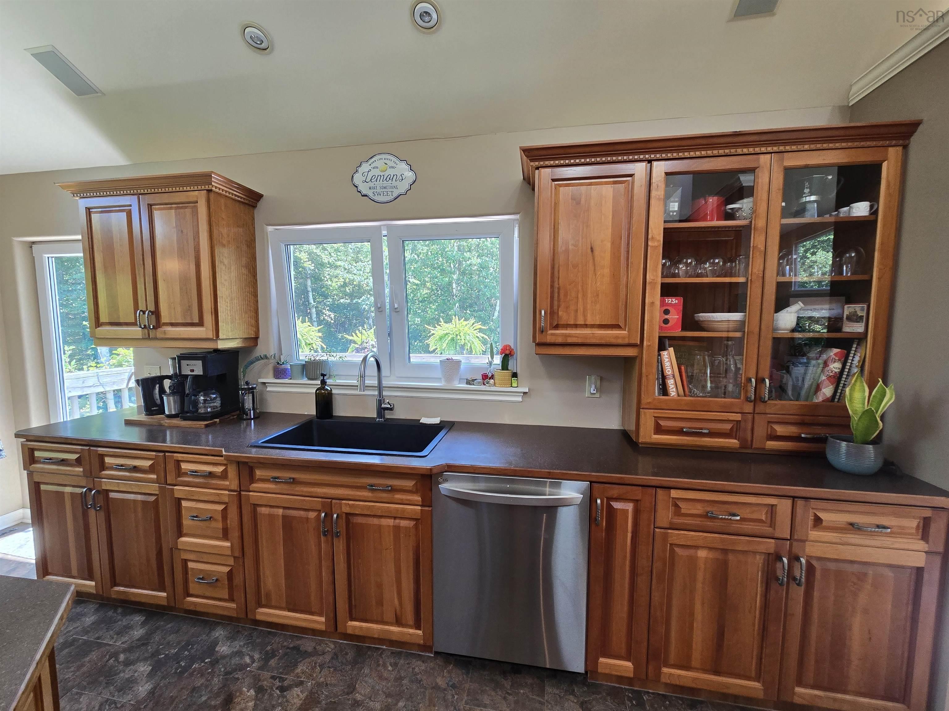 $549,900.00: 55 Tweednooge Place, East Bay