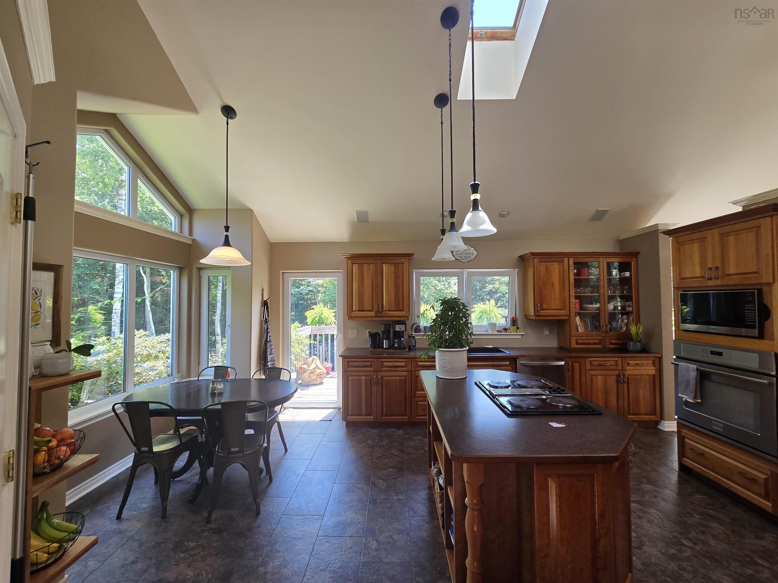 $549,900.00: 55 Tweednooge Place, East Bay