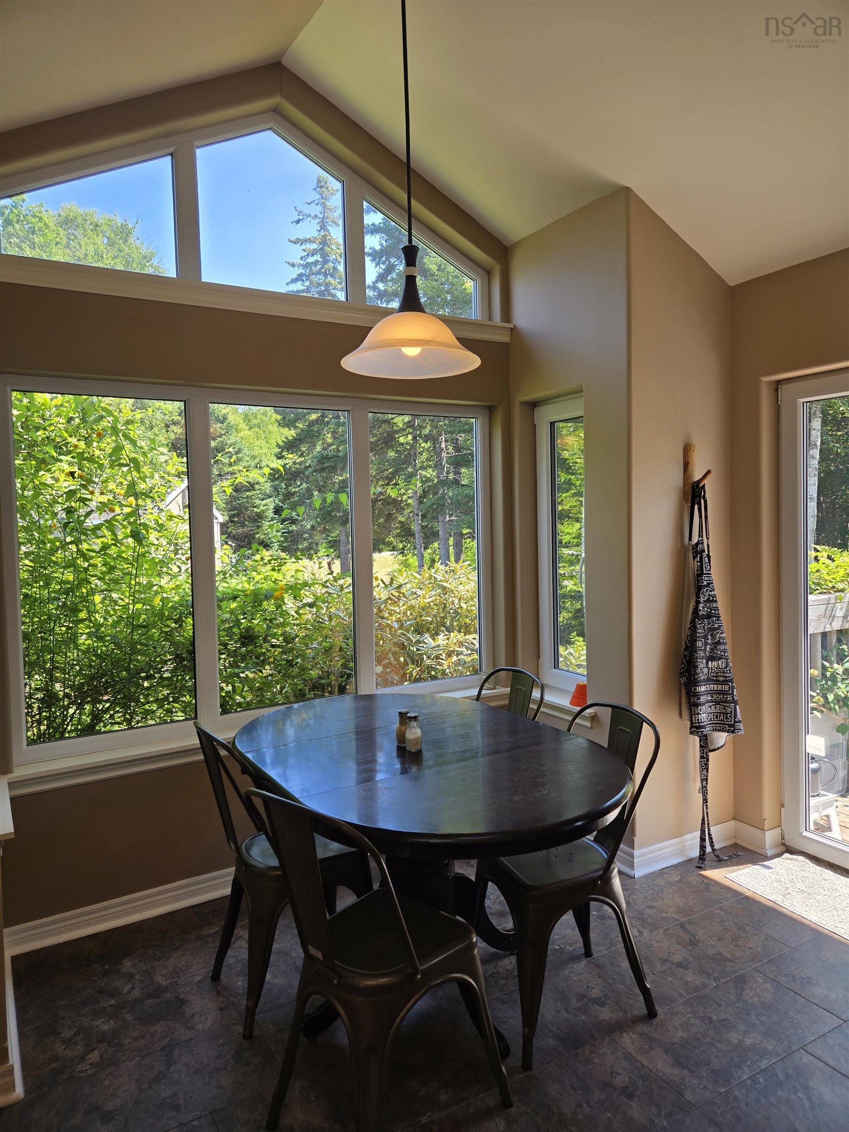 $549,900.00: 55 Tweednooge Place, East Bay