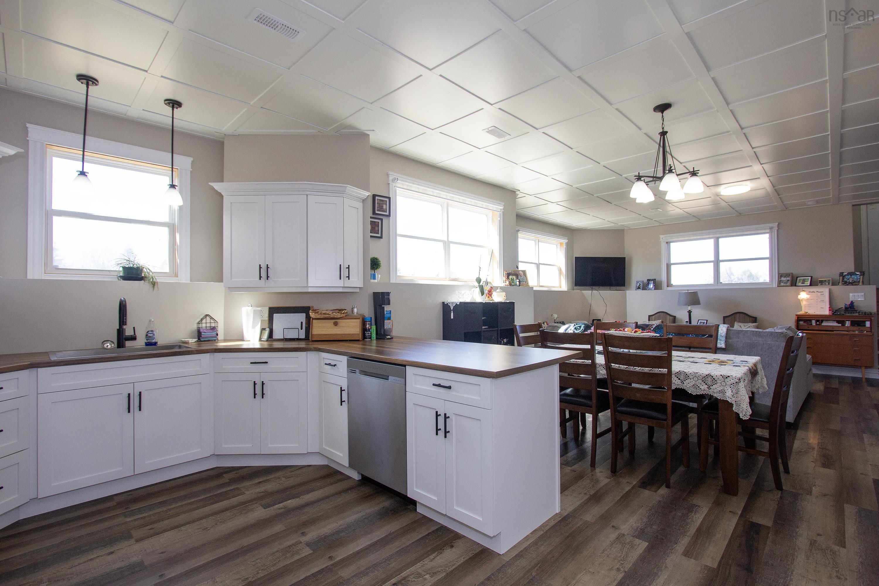 $799,900.00: 158 Robinson Road, Amherst Head