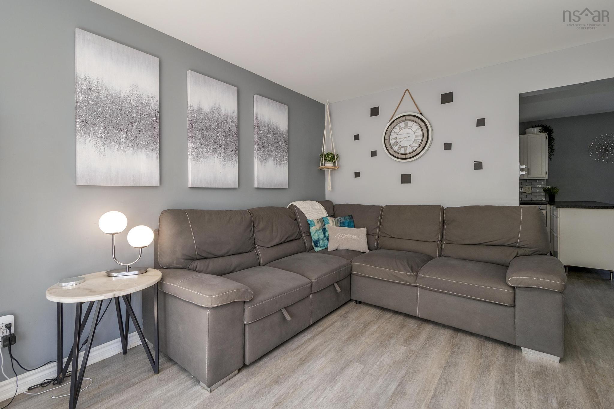 $443,000.00: 51 Madeira Crescent, Forest Hills