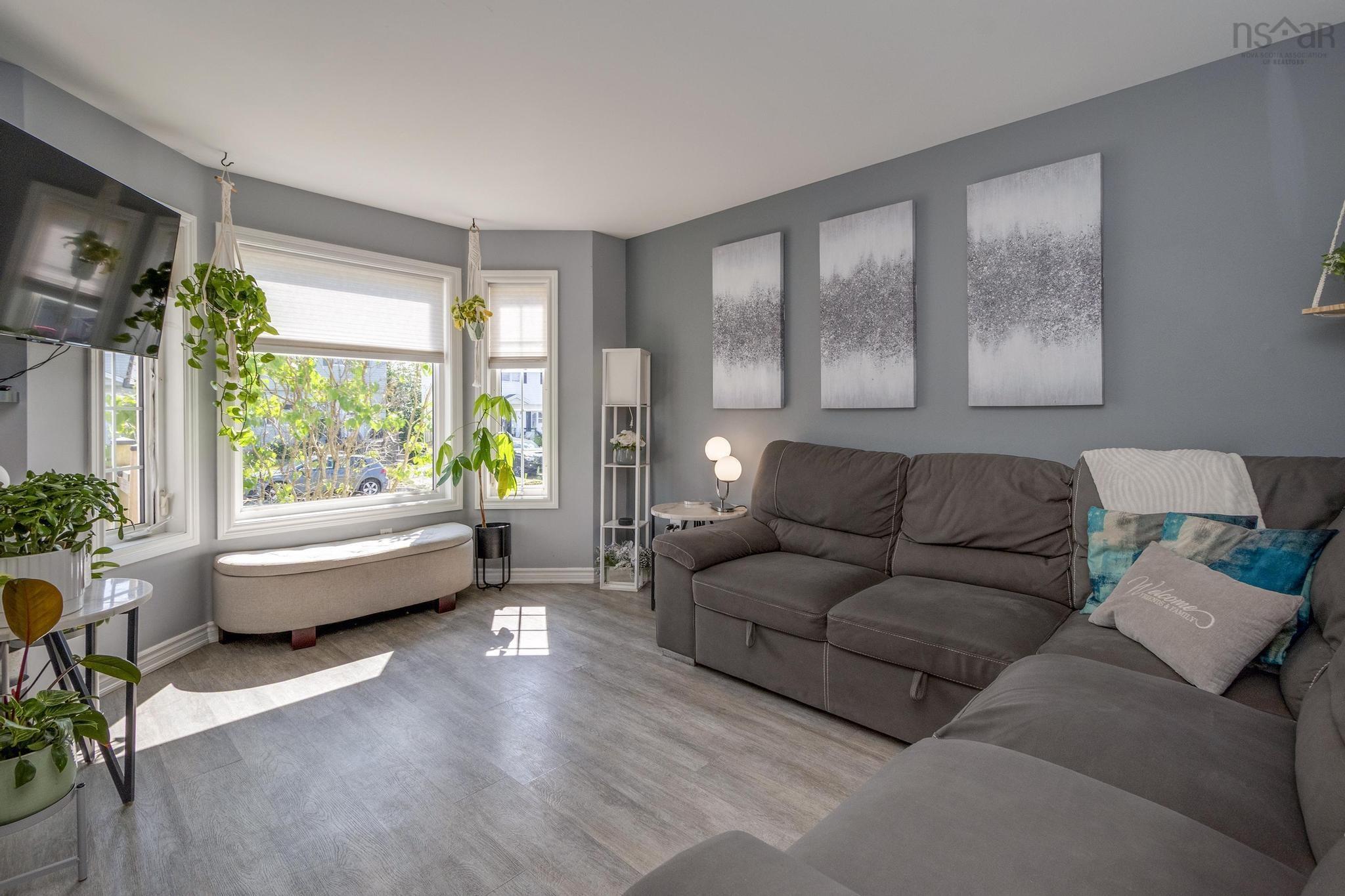 $443,000.00: 51 Madeira Crescent, Forest Hills