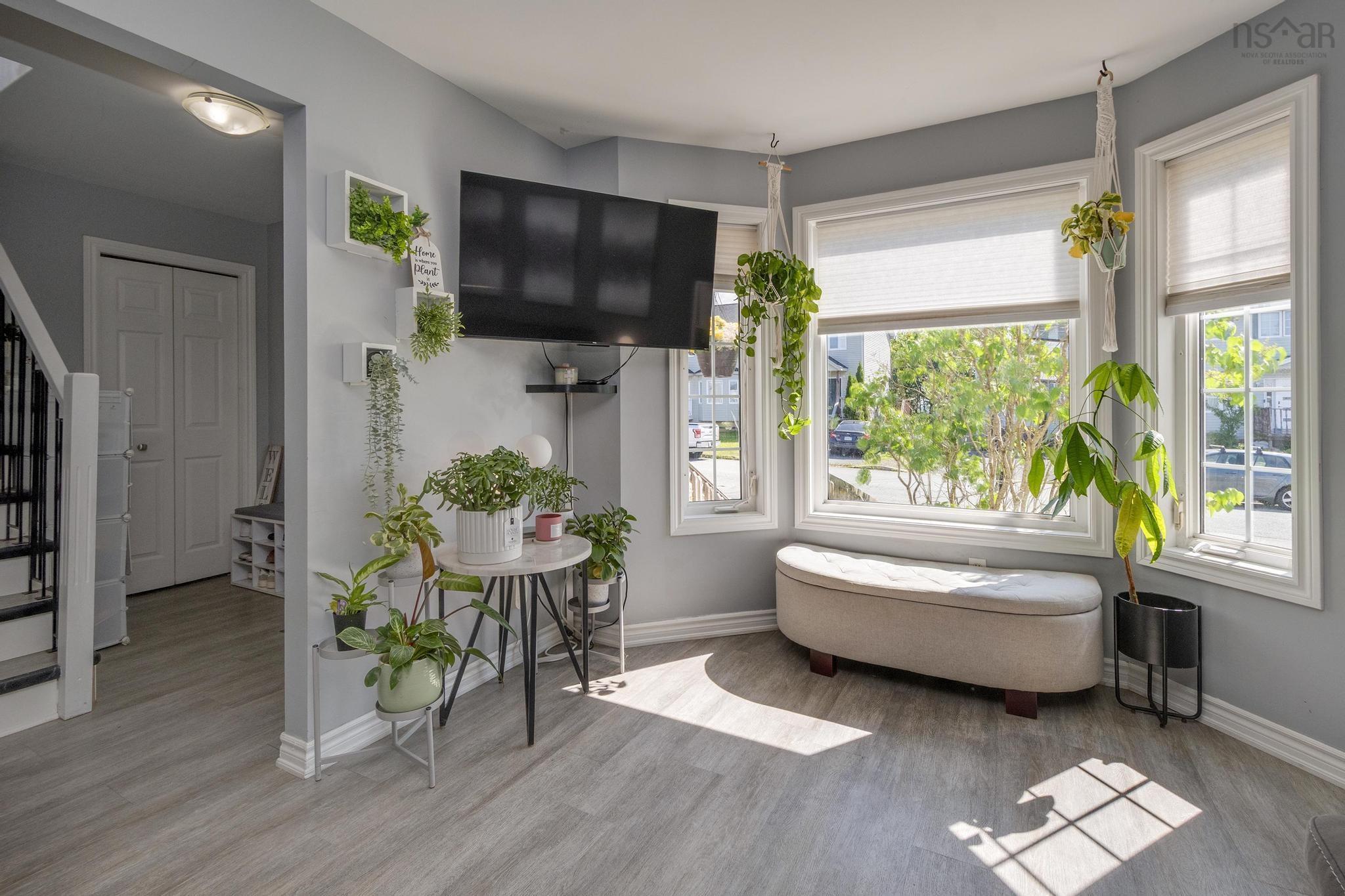 $443,000.00: 51 Madeira Crescent, Forest Hills