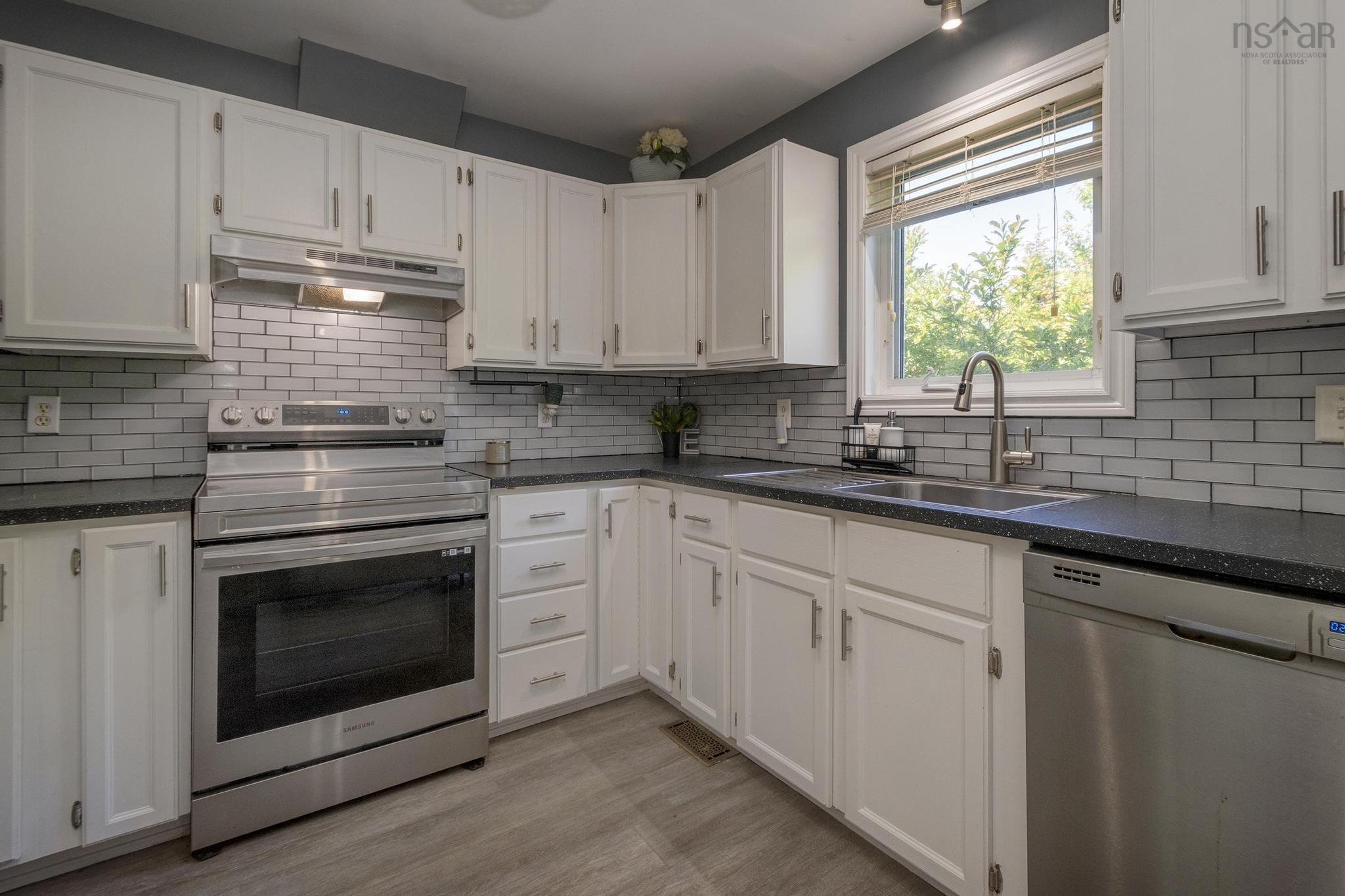 $443,000.00: 51 Madeira Crescent, Forest Hills