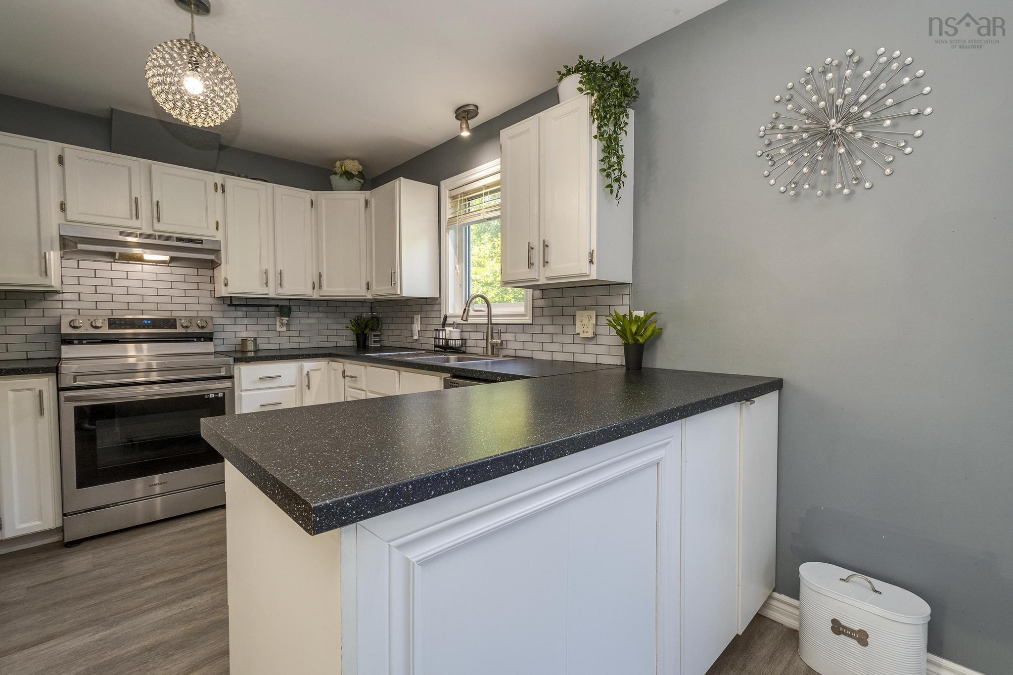 $443,000.00: 51 Madeira Crescent, Forest Hills