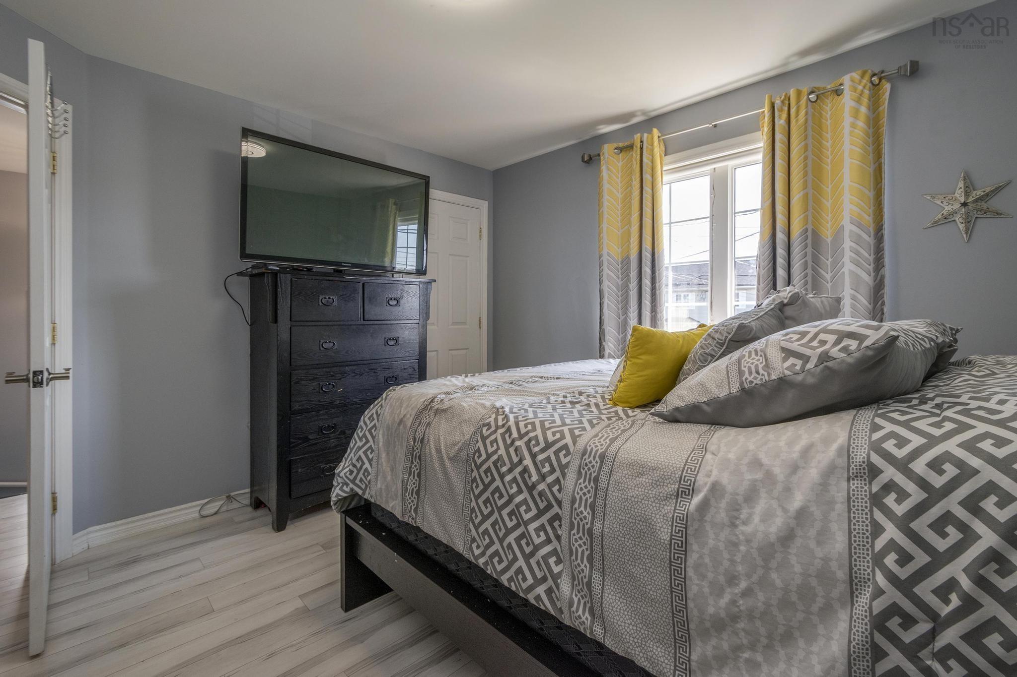 $443,000.00: 51 Madeira Crescent, Forest Hills