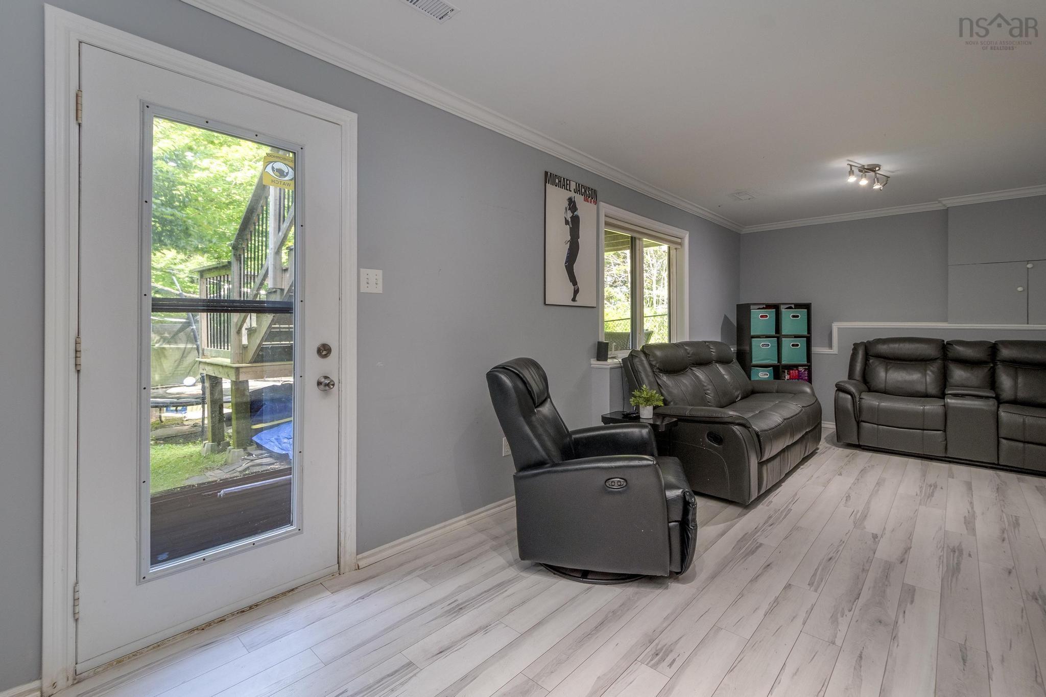 $443,000.00: 51 Madeira Crescent, Forest Hills