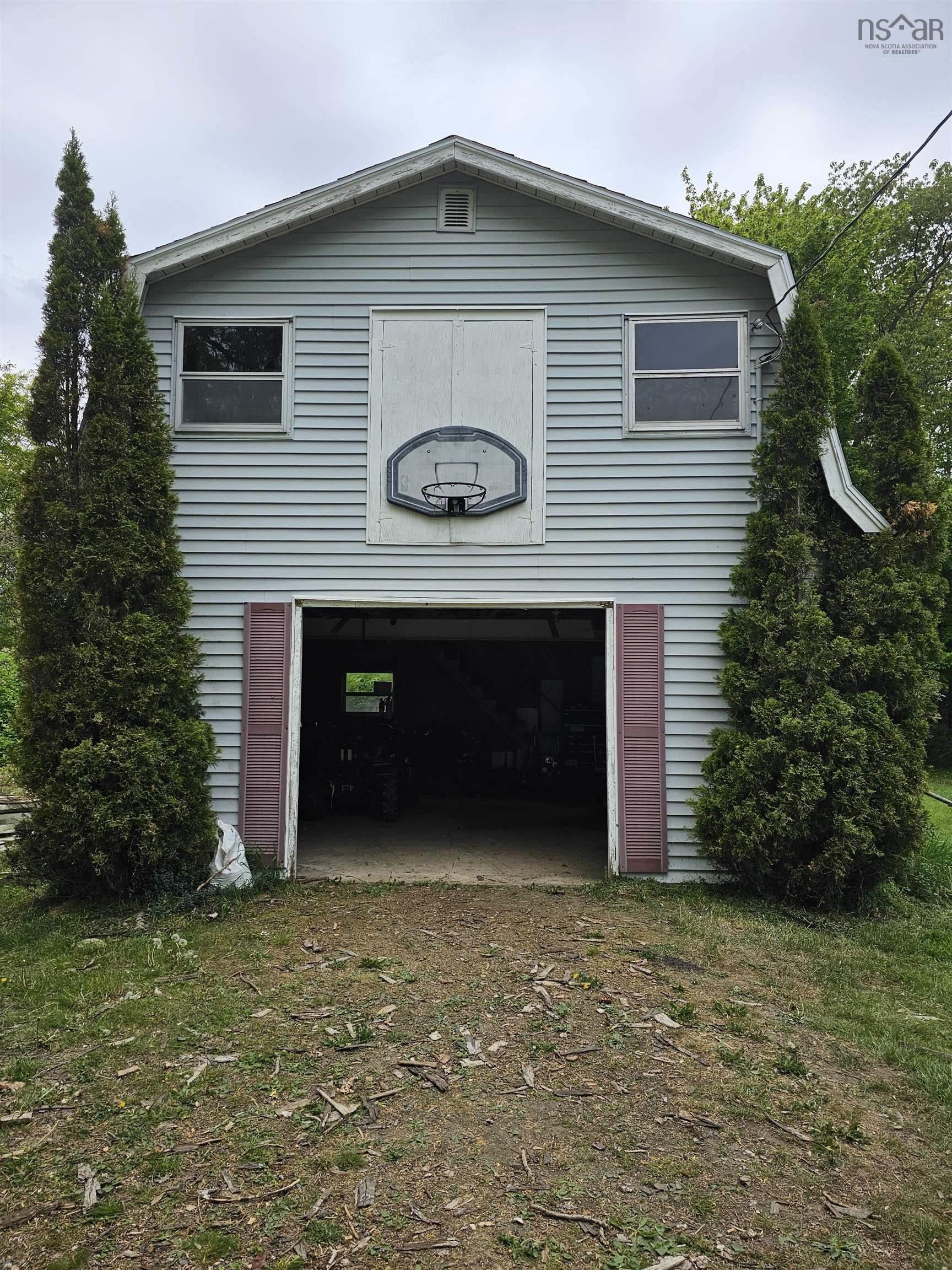 $649,999.00: 8865 8869 Hwy 101 Highway, Brighton