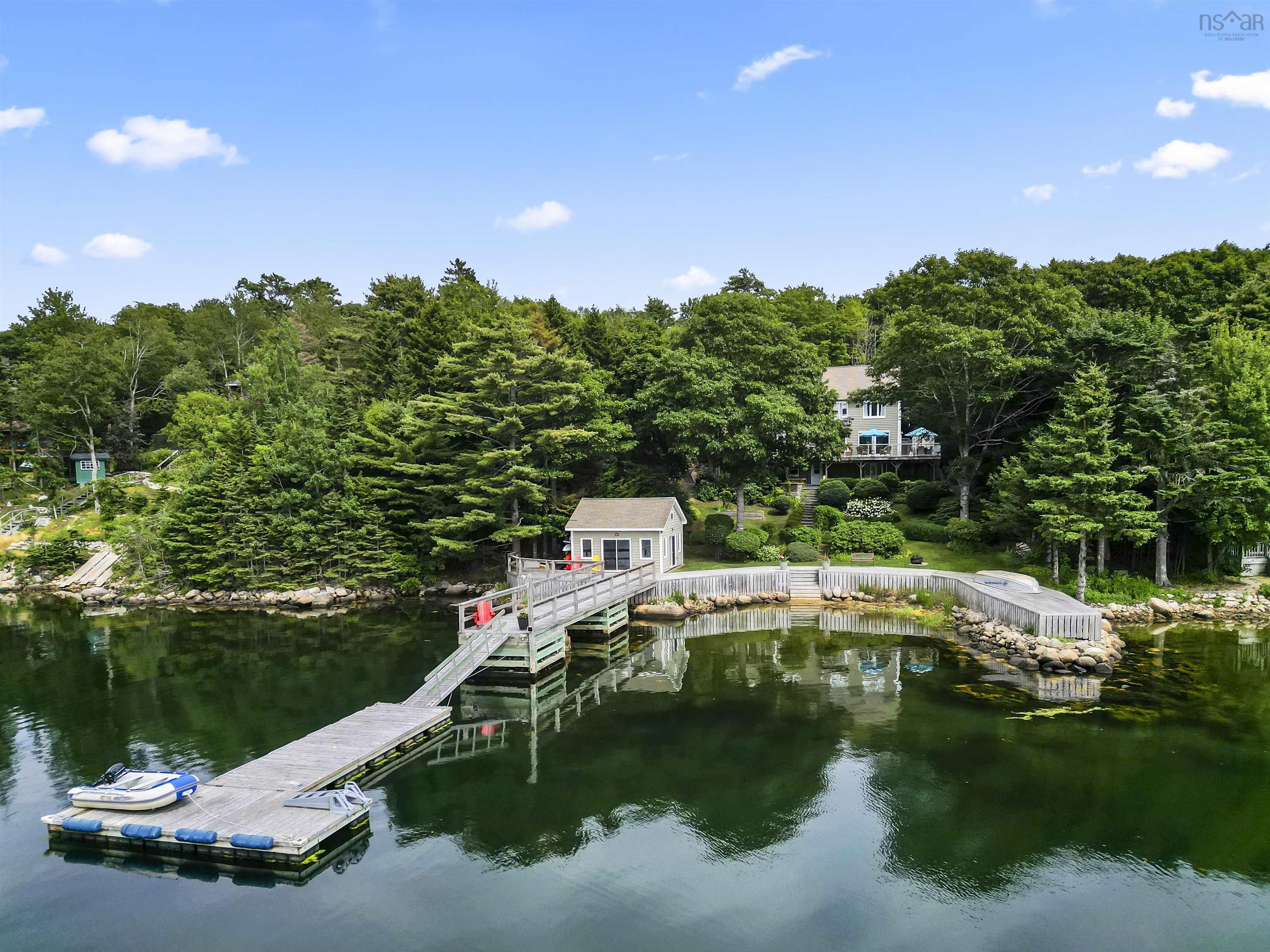 $1,575,000.00: 261 Viewmount Drive, Allen Heights