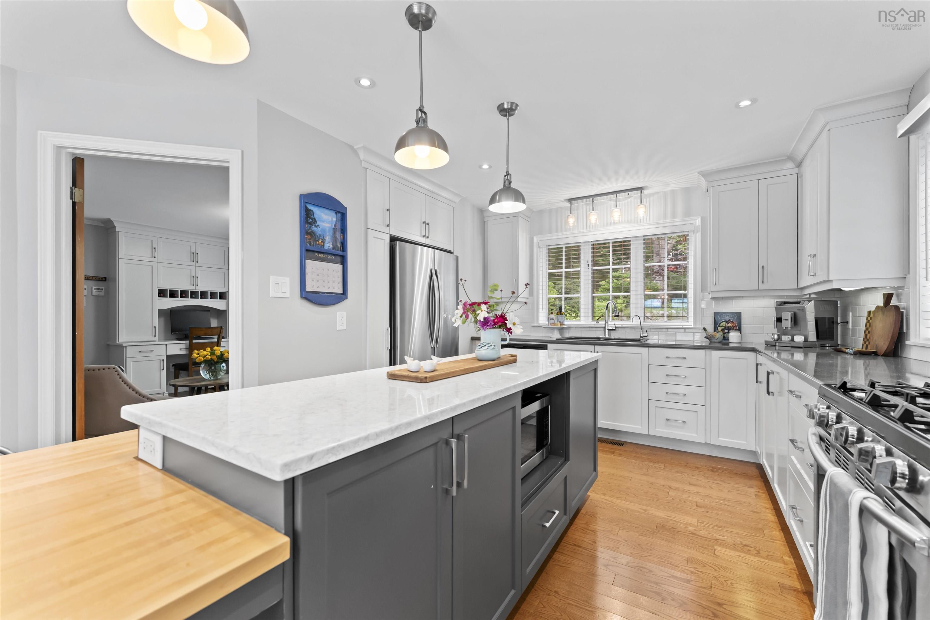 $1,575,000.00: 261 Viewmount Drive, Allen Heights