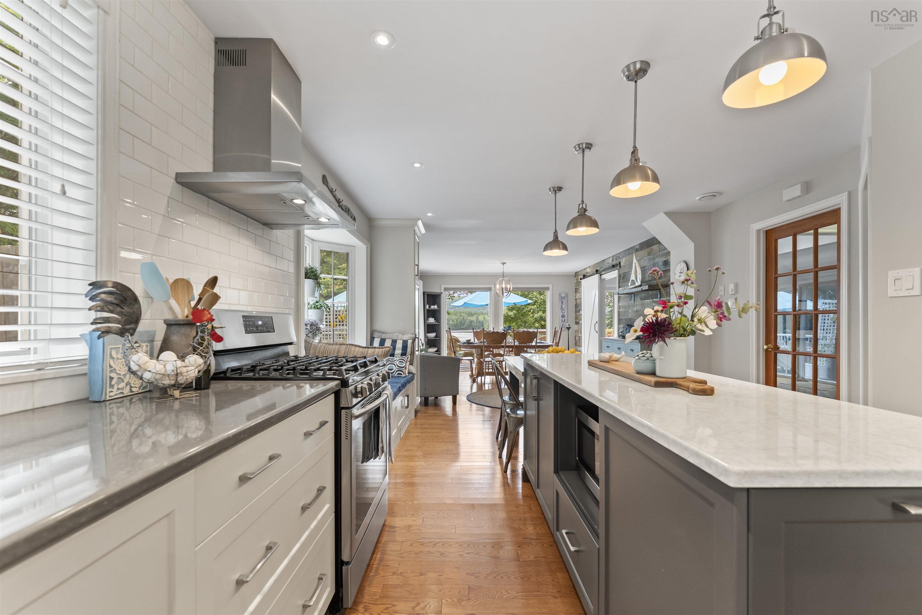 $1,575,000.00: 261 Viewmount Drive, Allen Heights