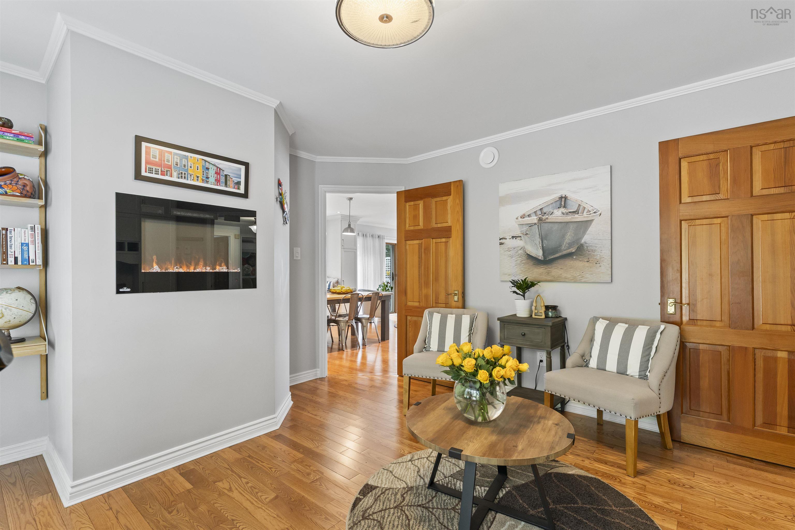 $1,575,000.00: 261 Viewmount Drive, Allen Heights