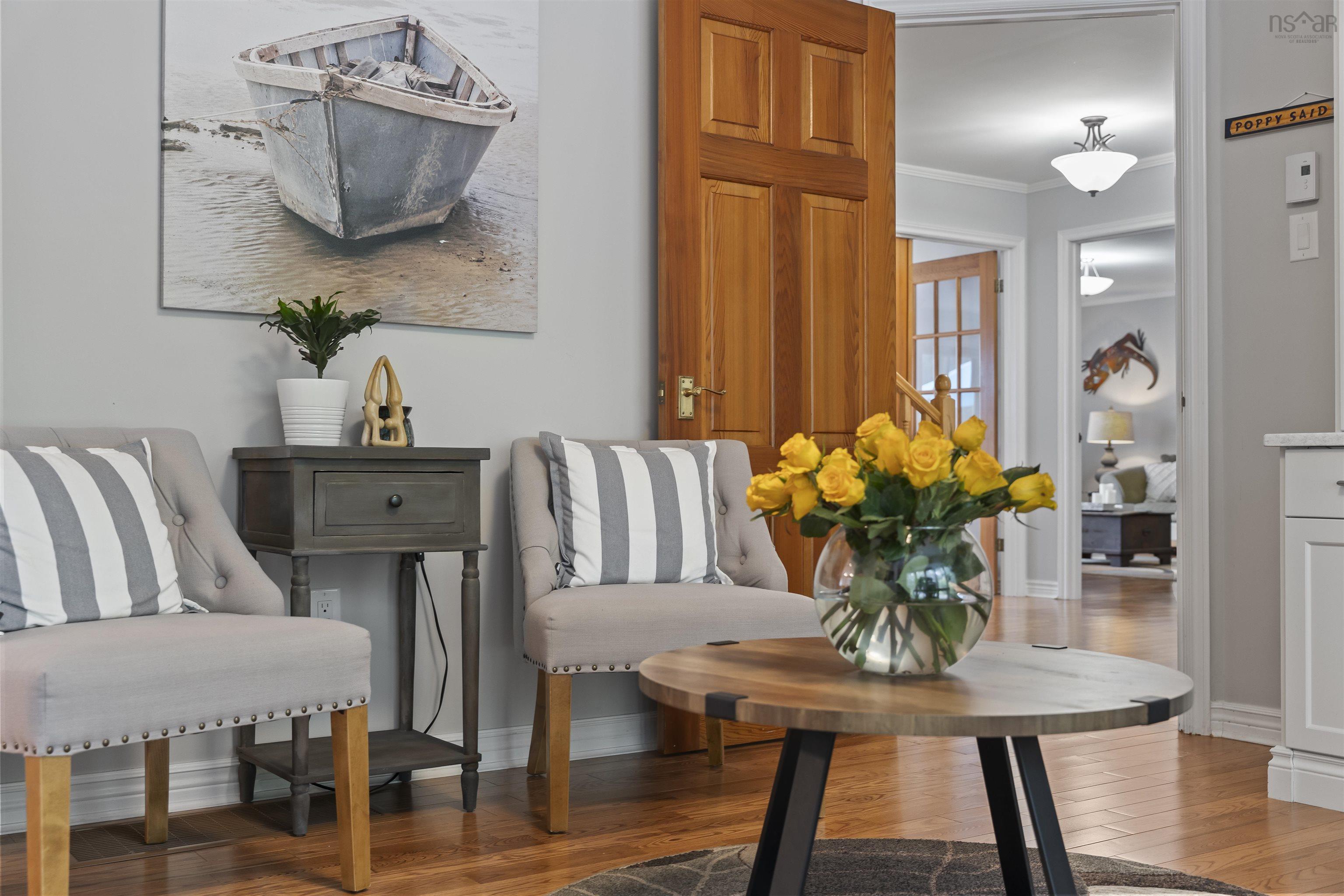 $1,575,000.00: 261 Viewmount Drive, Allen Heights