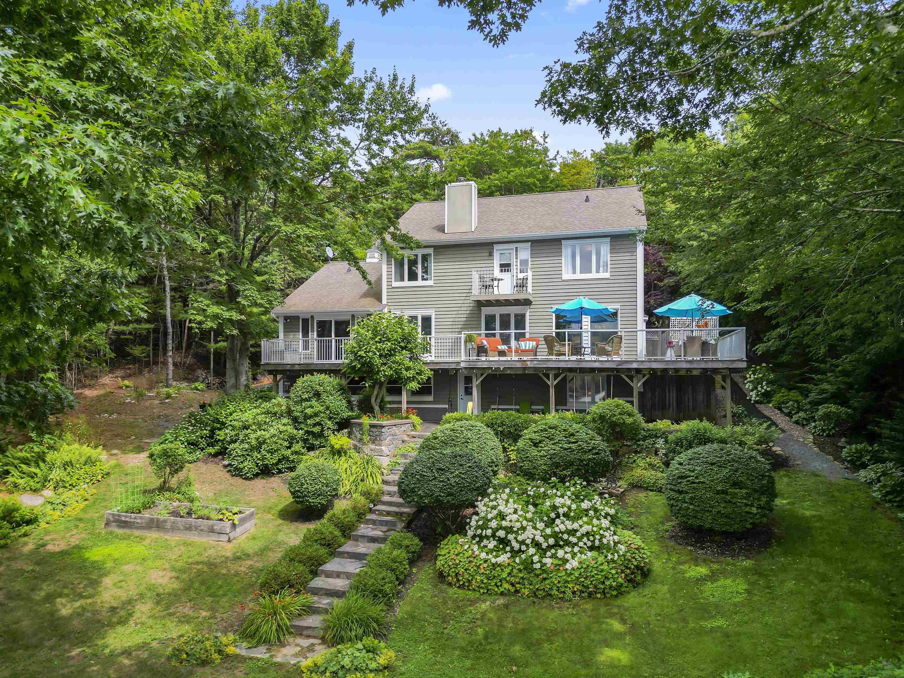 $1,575,000.00: 261 Viewmount Drive, Allen Heights