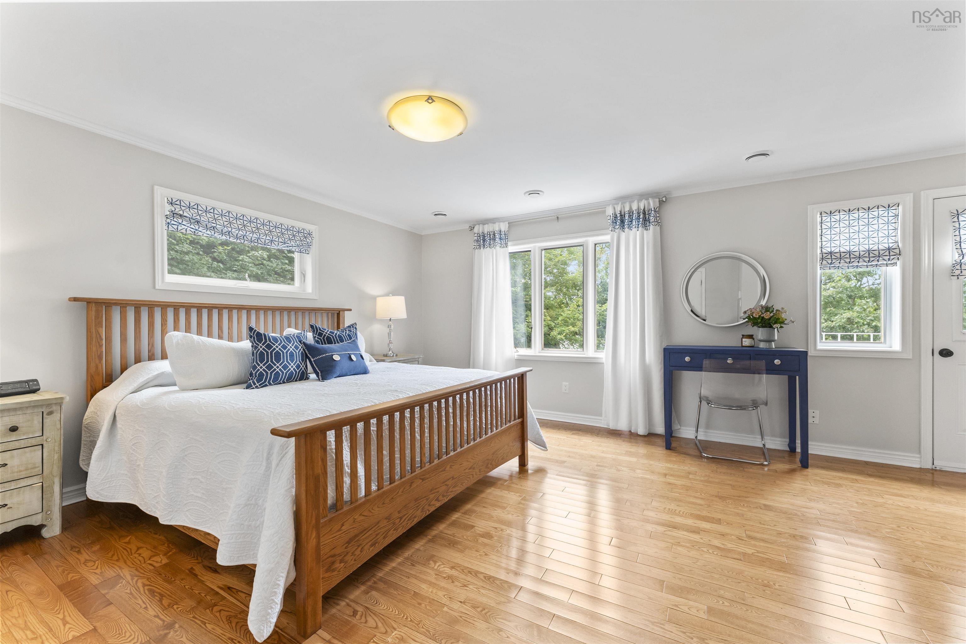 $1,575,000.00: 261 Viewmount Drive, Allen Heights