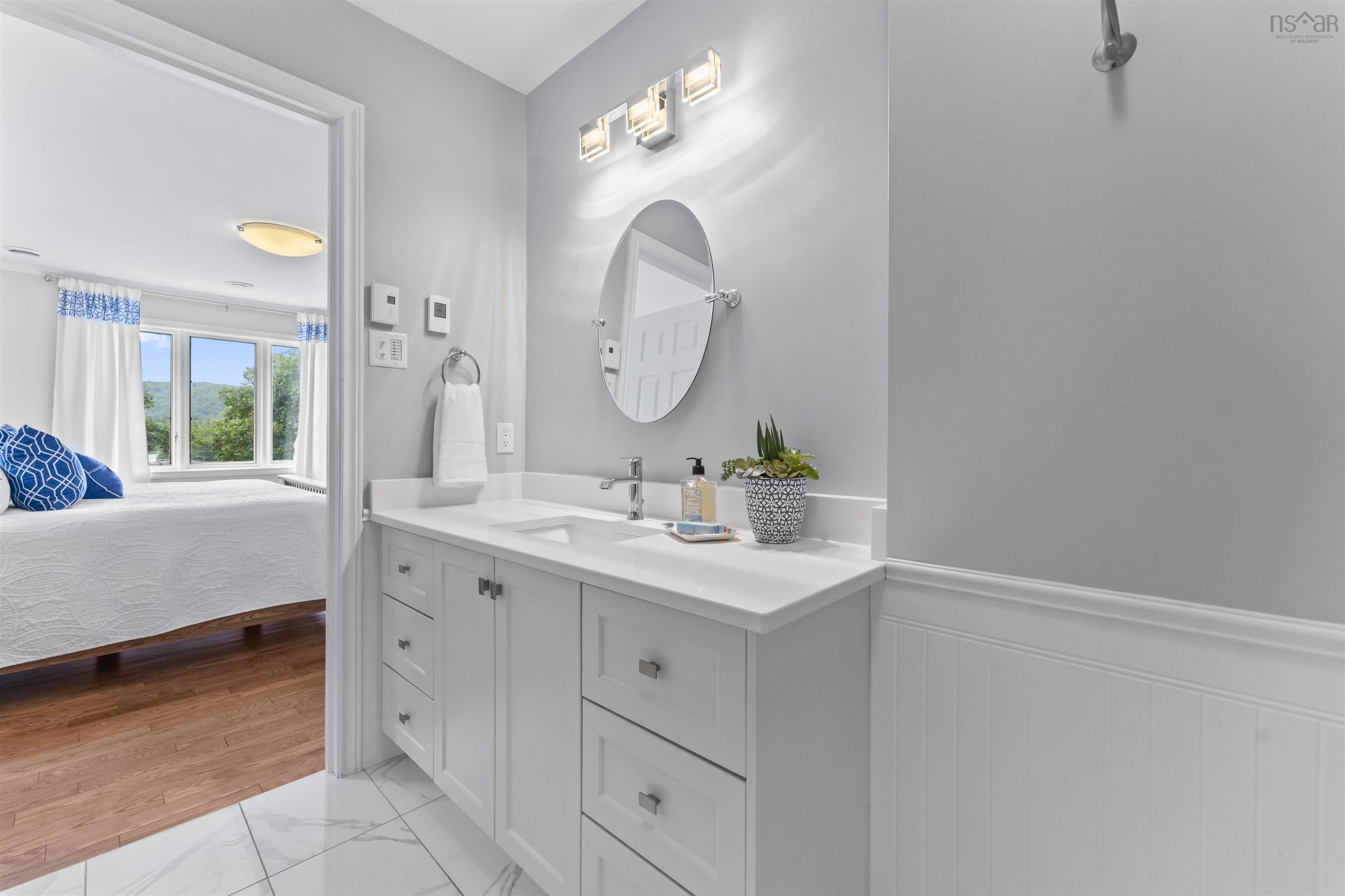 $1,575,000.00: 261 Viewmount Drive, Allen Heights