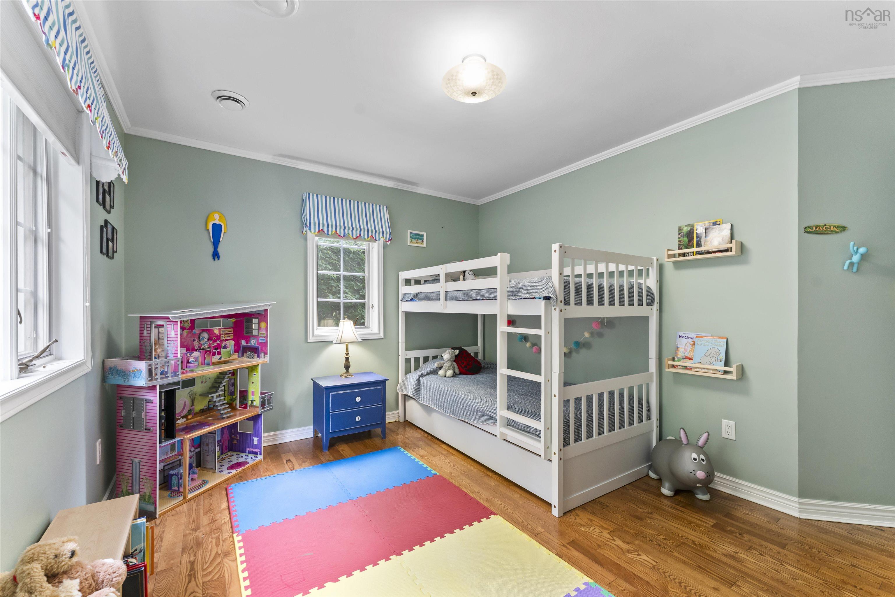 $1,575,000.00: 261 Viewmount Drive, Allen Heights