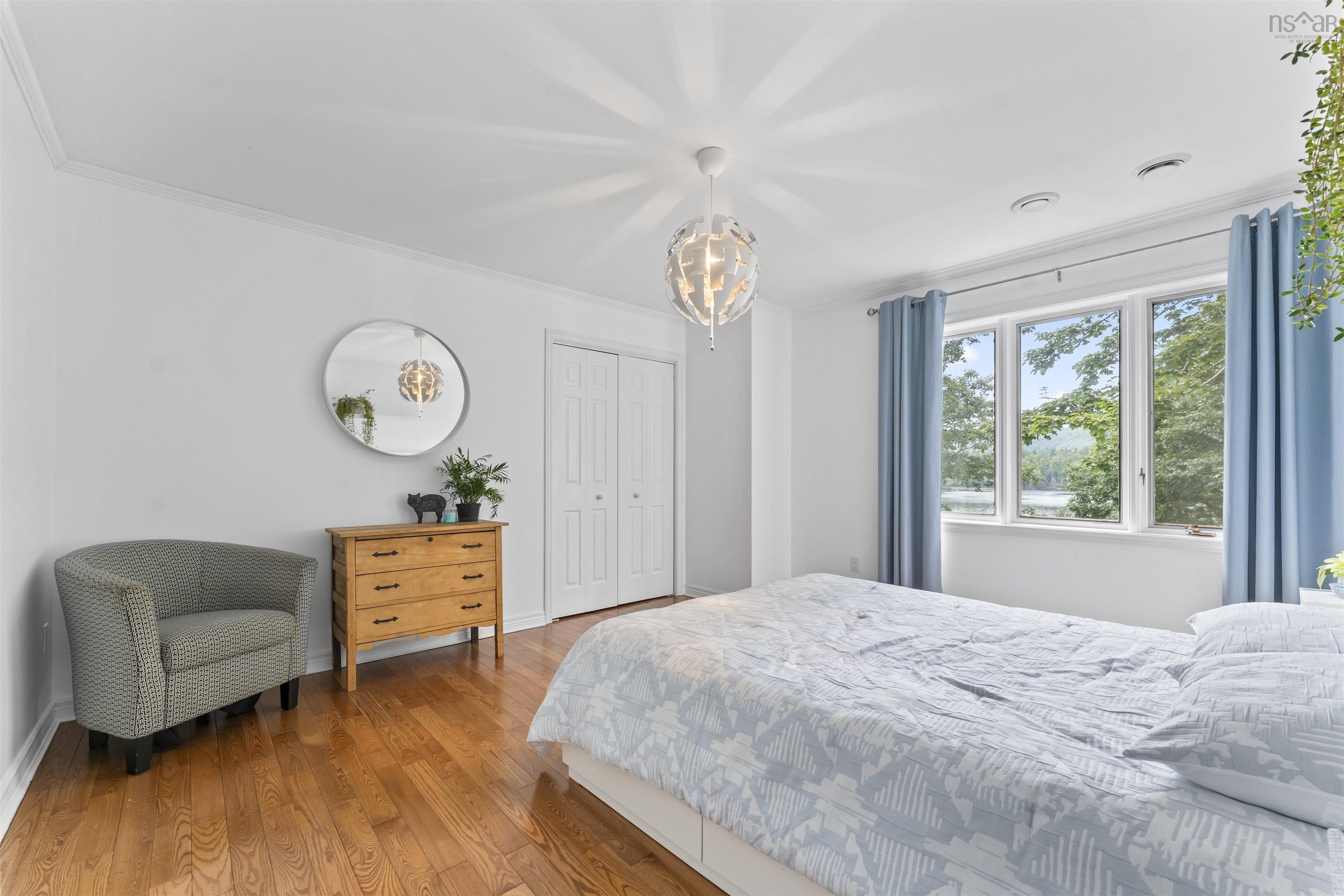 $1,575,000.00: 261 Viewmount Drive, Allen Heights