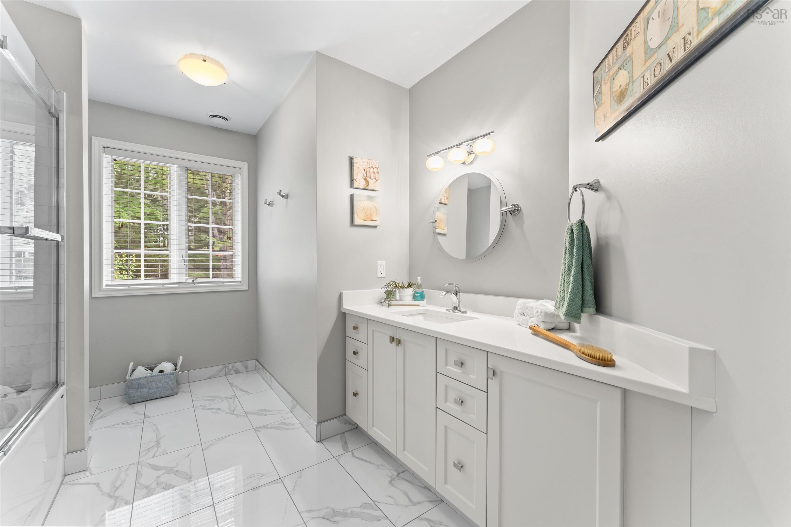 $1,575,000.00: 261 Viewmount Drive, Allen Heights