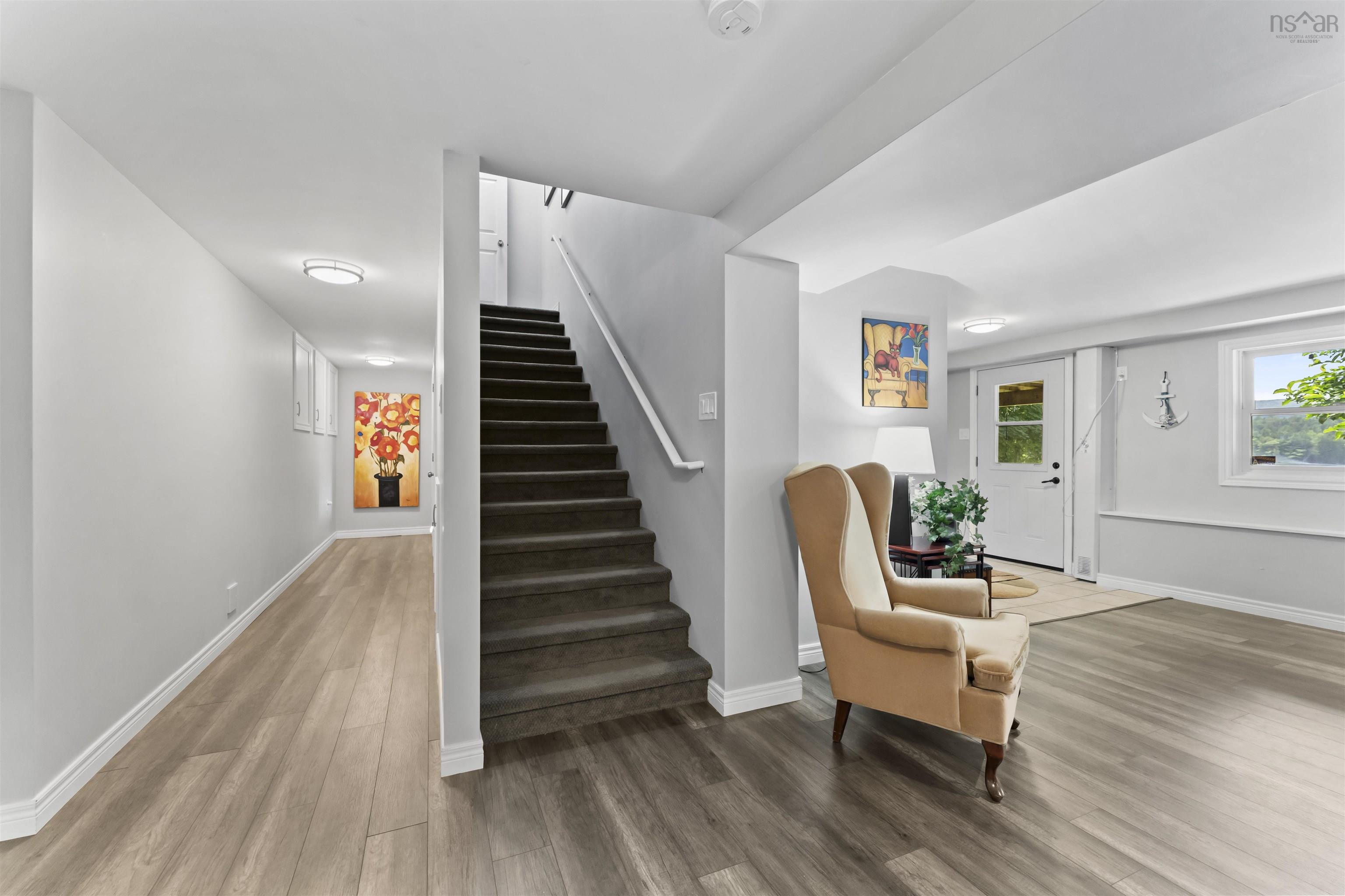 $1,575,000.00: 261 Viewmount Drive, Allen Heights