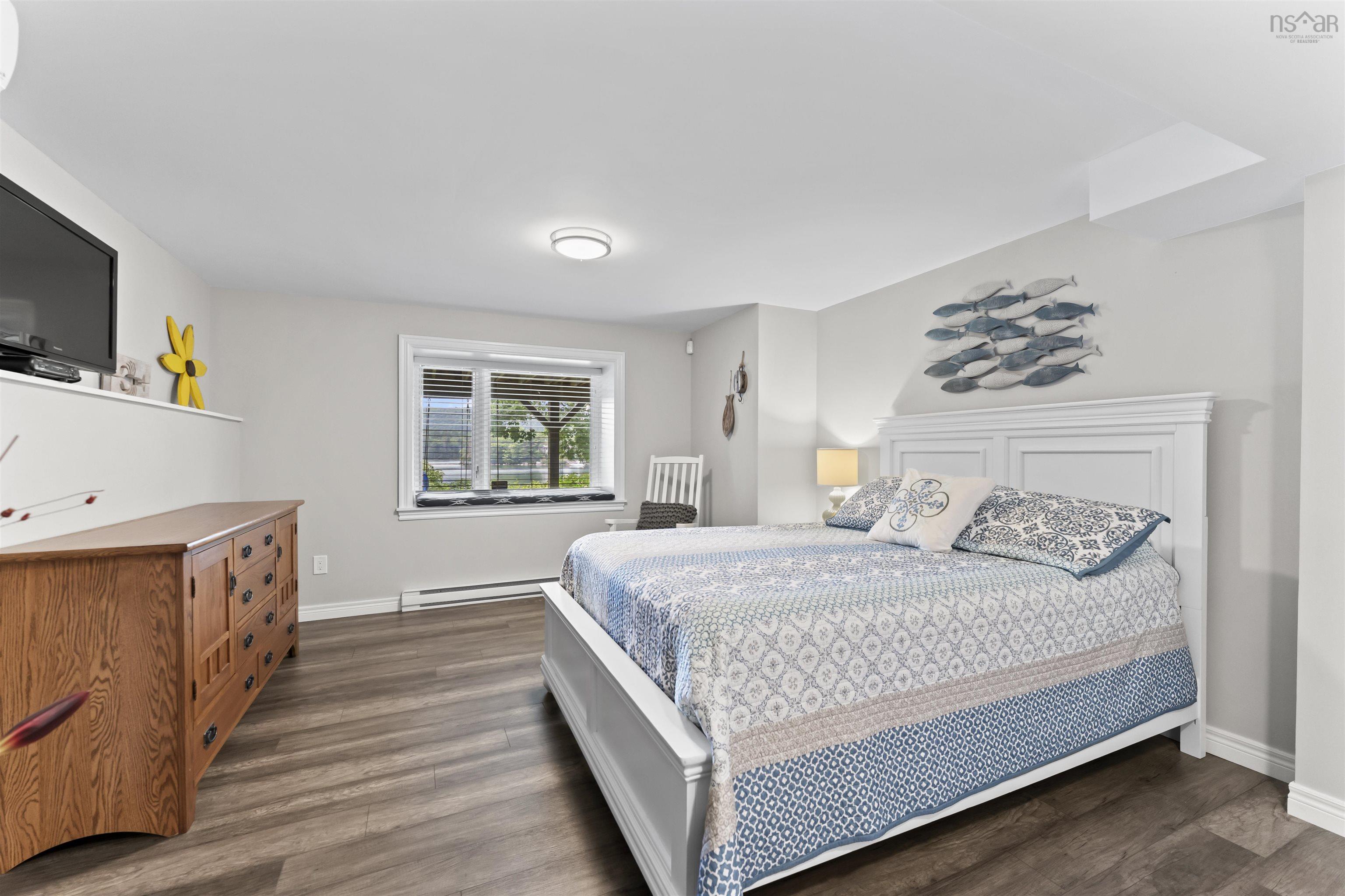 $1,575,000.00: 261 Viewmount Drive, Allen Heights