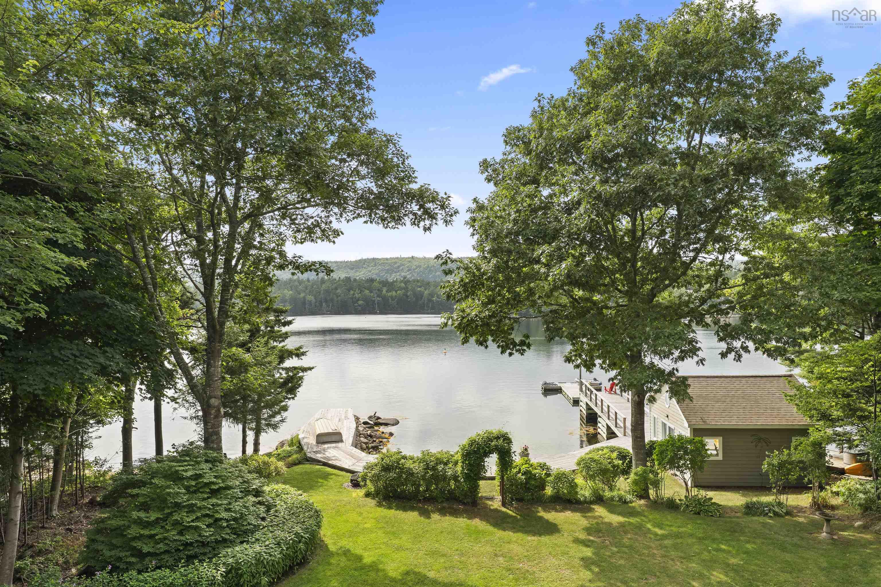 $1,575,000.00: 261 Viewmount Drive, Allen Heights