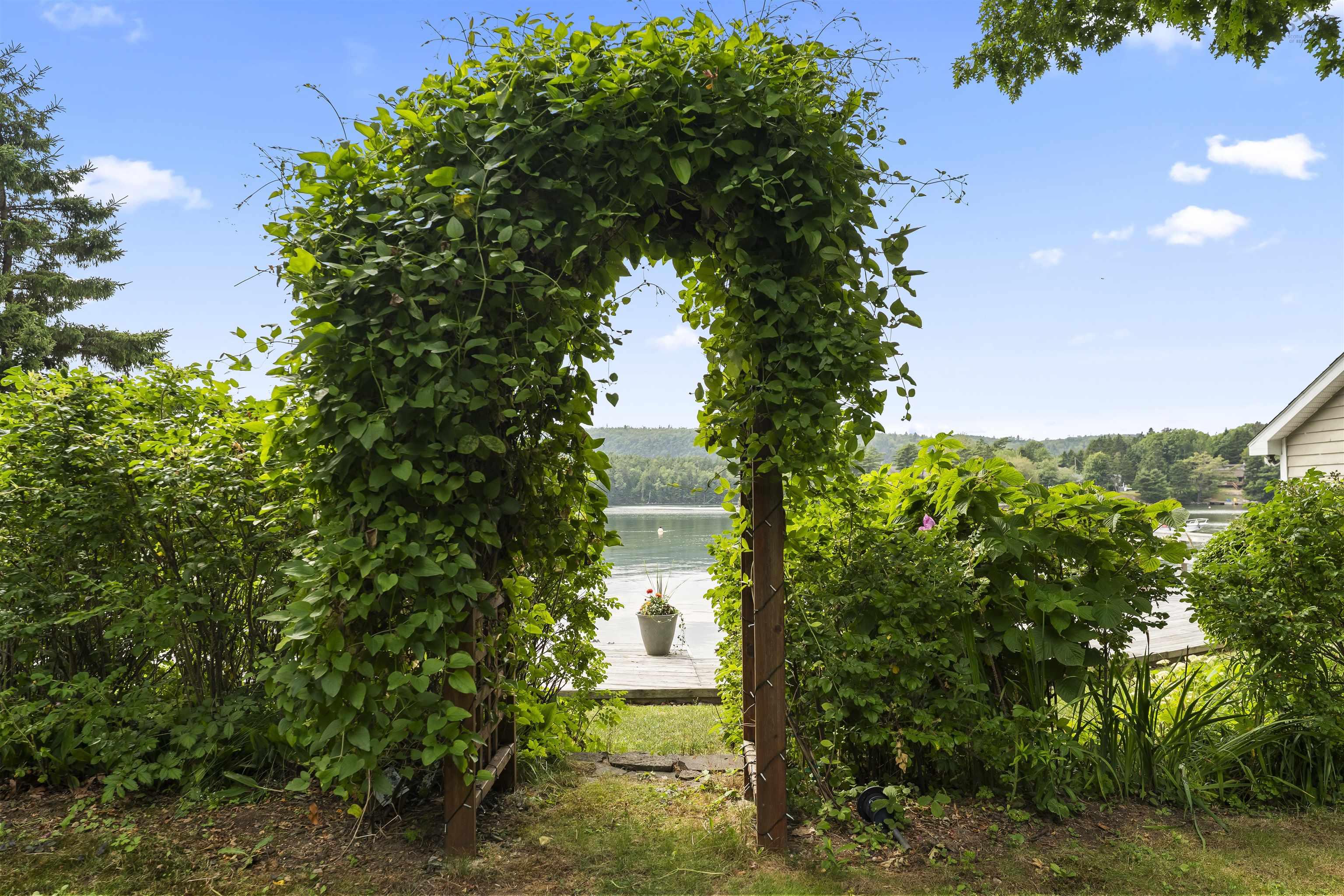 $1,575,000.00: 261 Viewmount Drive, Allen Heights