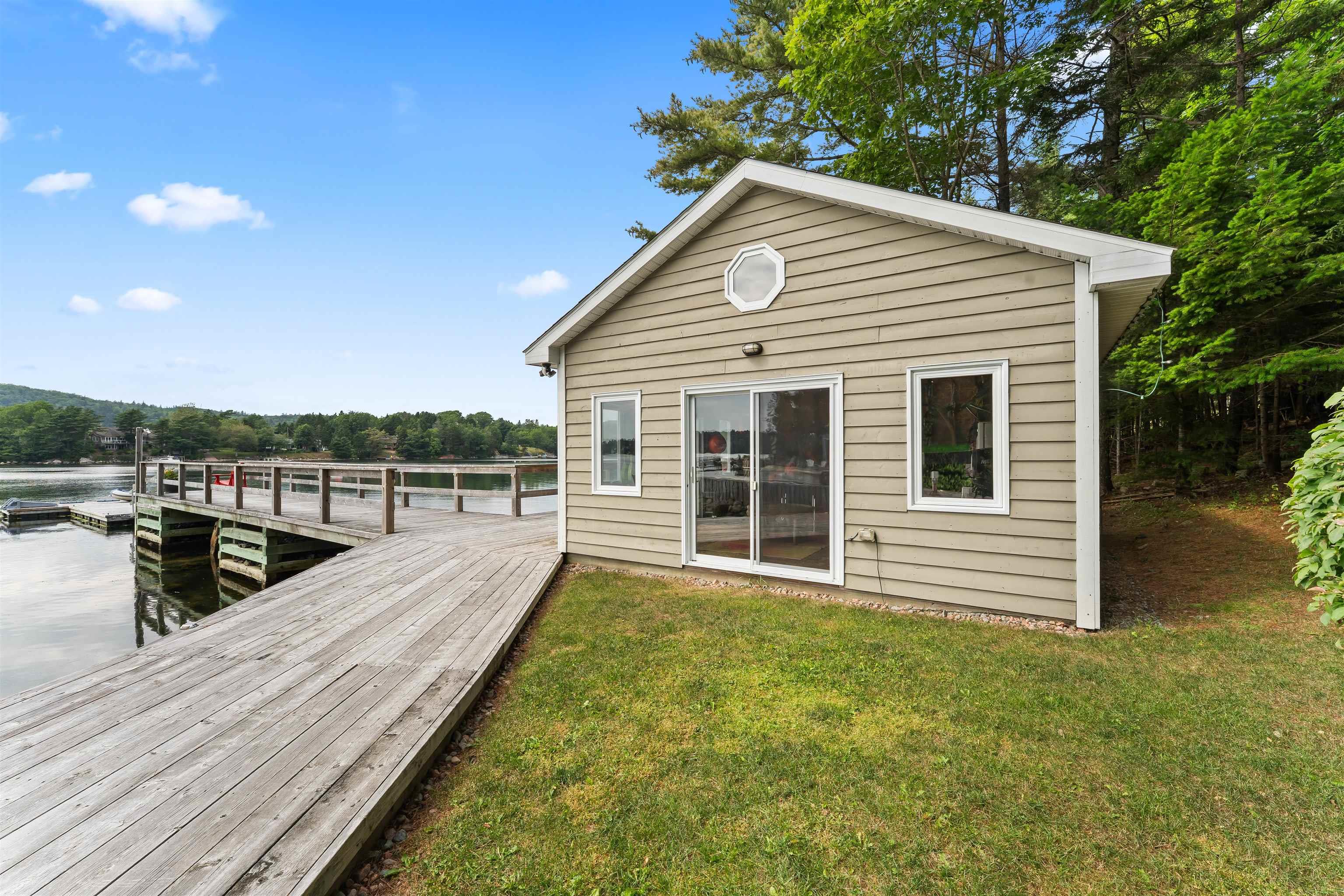 $1,575,000.00: 261 Viewmount Drive, Allen Heights