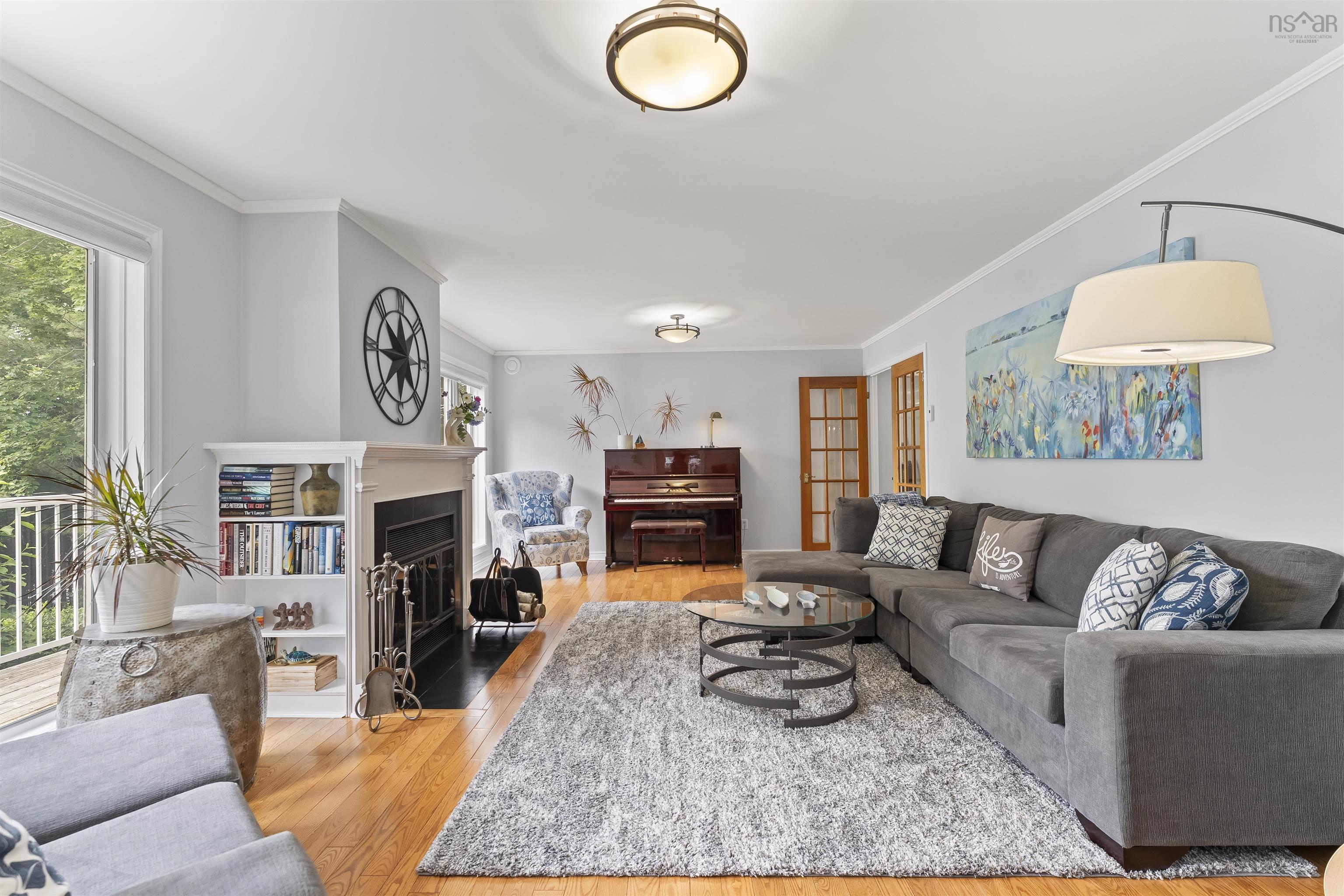 $1,575,000.00: 261 Viewmount Drive, Allen Heights