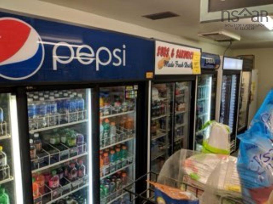 $649,999.00: 8865 8869 Hwy 101 Highway, Brighton