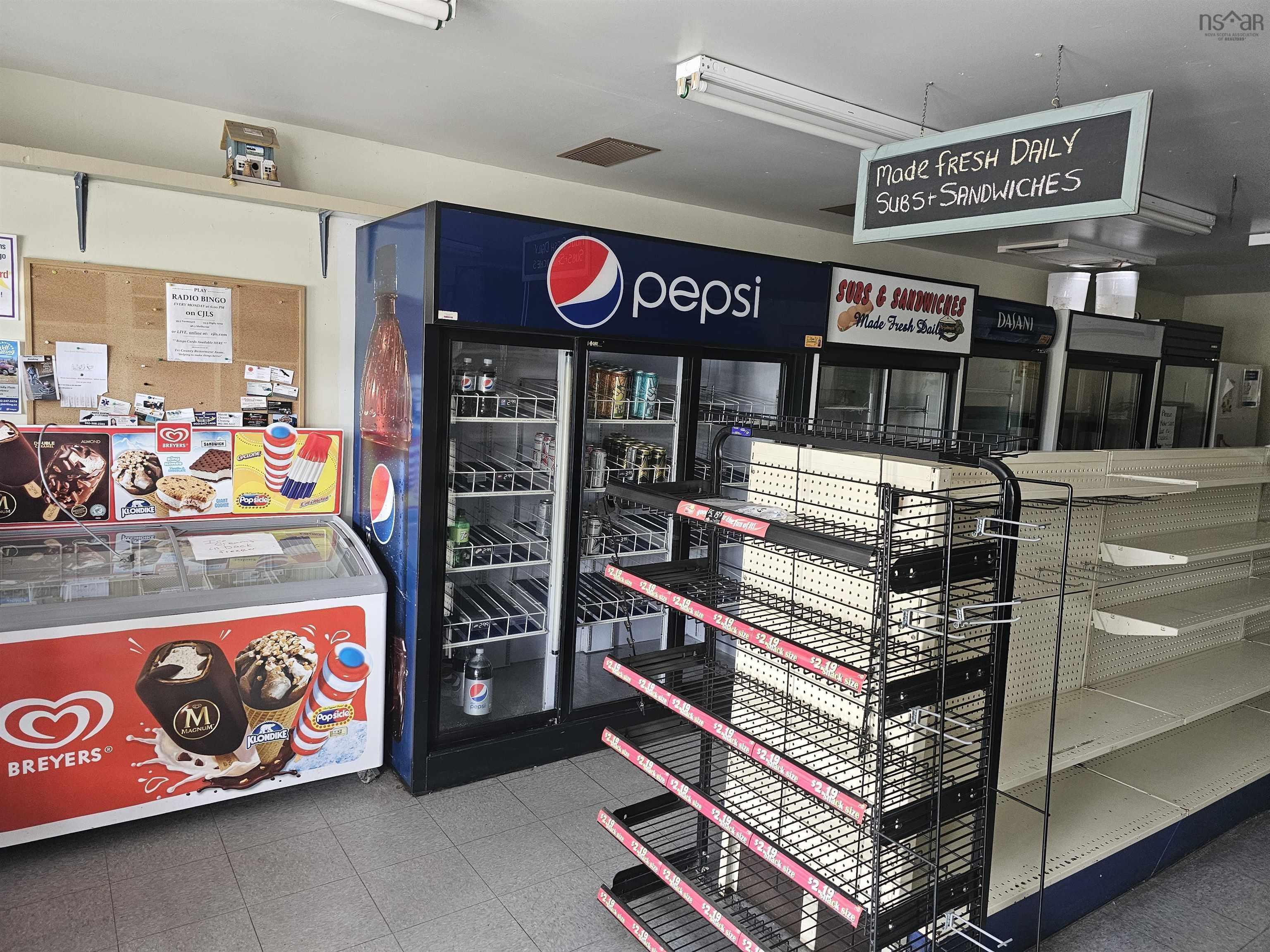 $649,999.00: 8865 8869 Hwy 101 Highway, Brighton