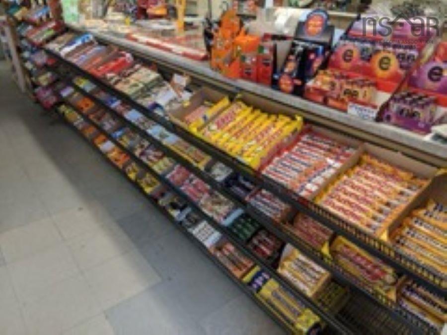 $649,999.00: 8865 8869 Hwy 101 Highway, Brighton