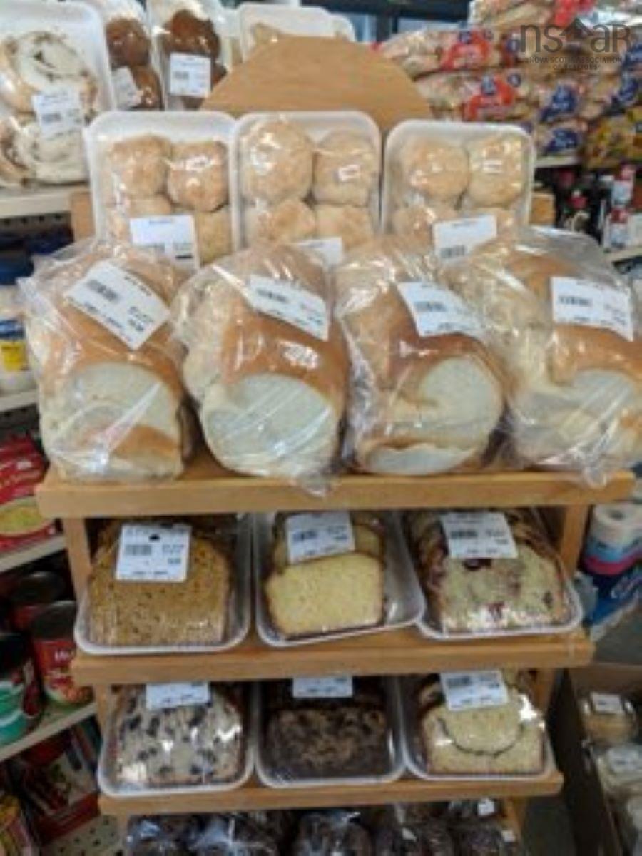 $649,999.00: 8865 8869 Hwy 101 Highway, Brighton