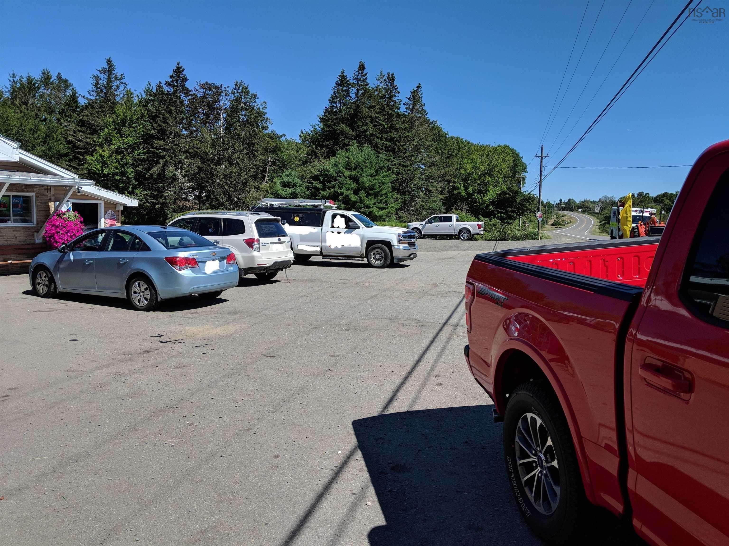 $649,999.00: 8865 8869 Hwy 101 Highway, Brighton