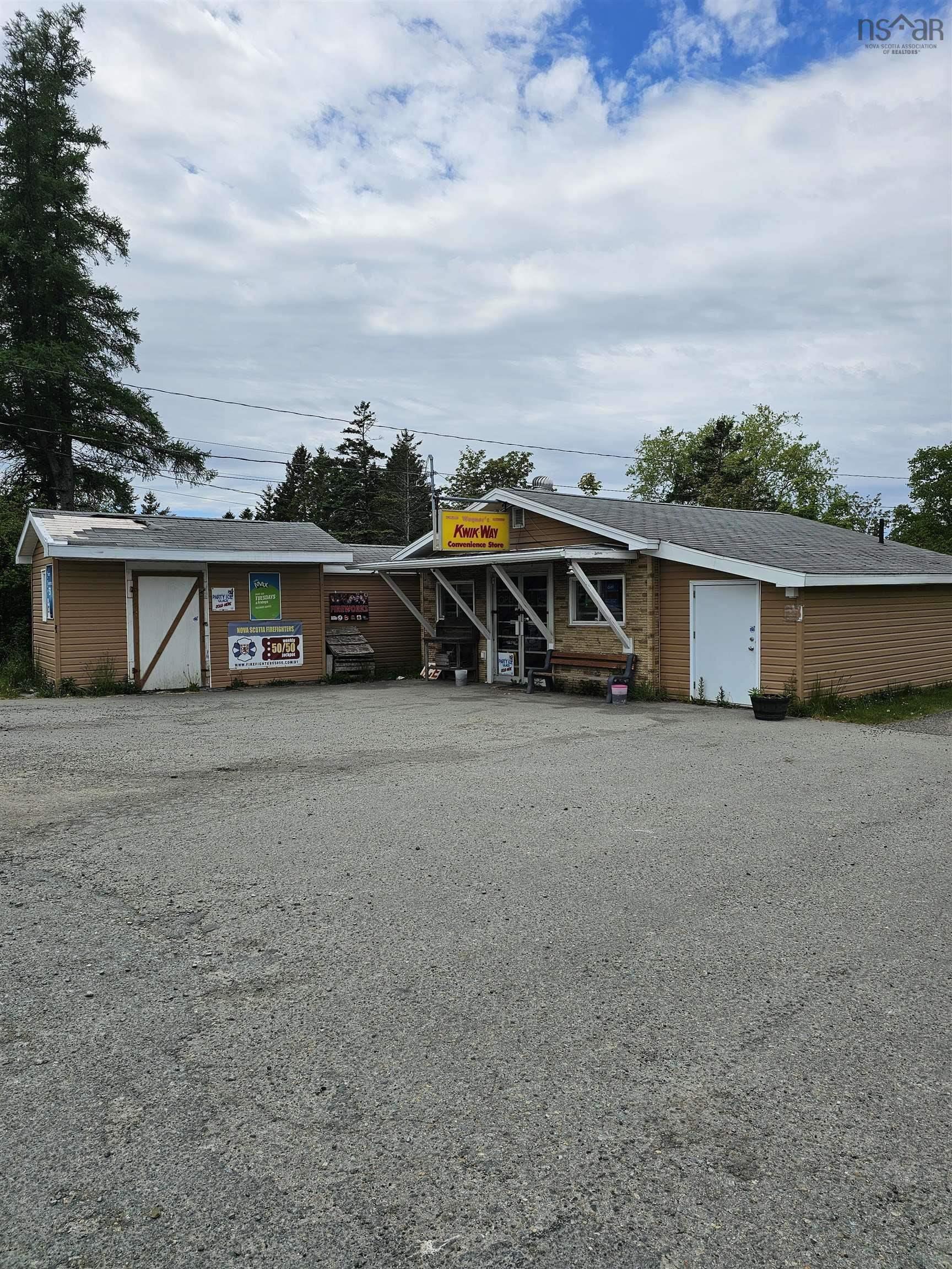 $649,999.00: 8865 8869 Hwy 101 Highway, Brighton