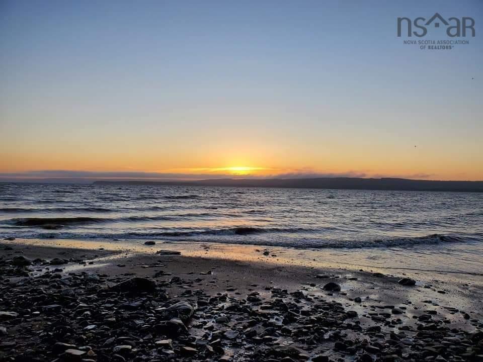 $649,999.00: 8865 8869 Hwy 101 Highway, Brighton