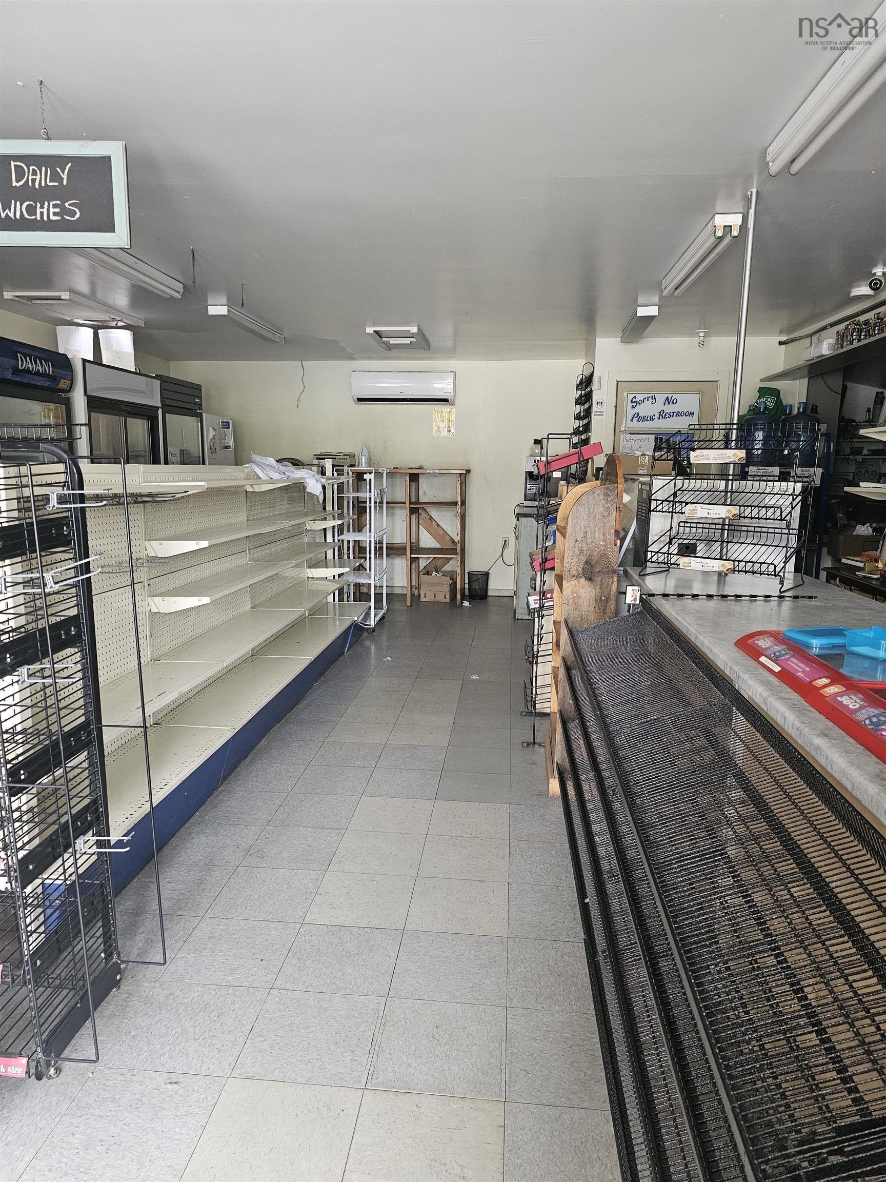 $649,999.00: 8865 8869 Hwy 101 Highway, Brighton