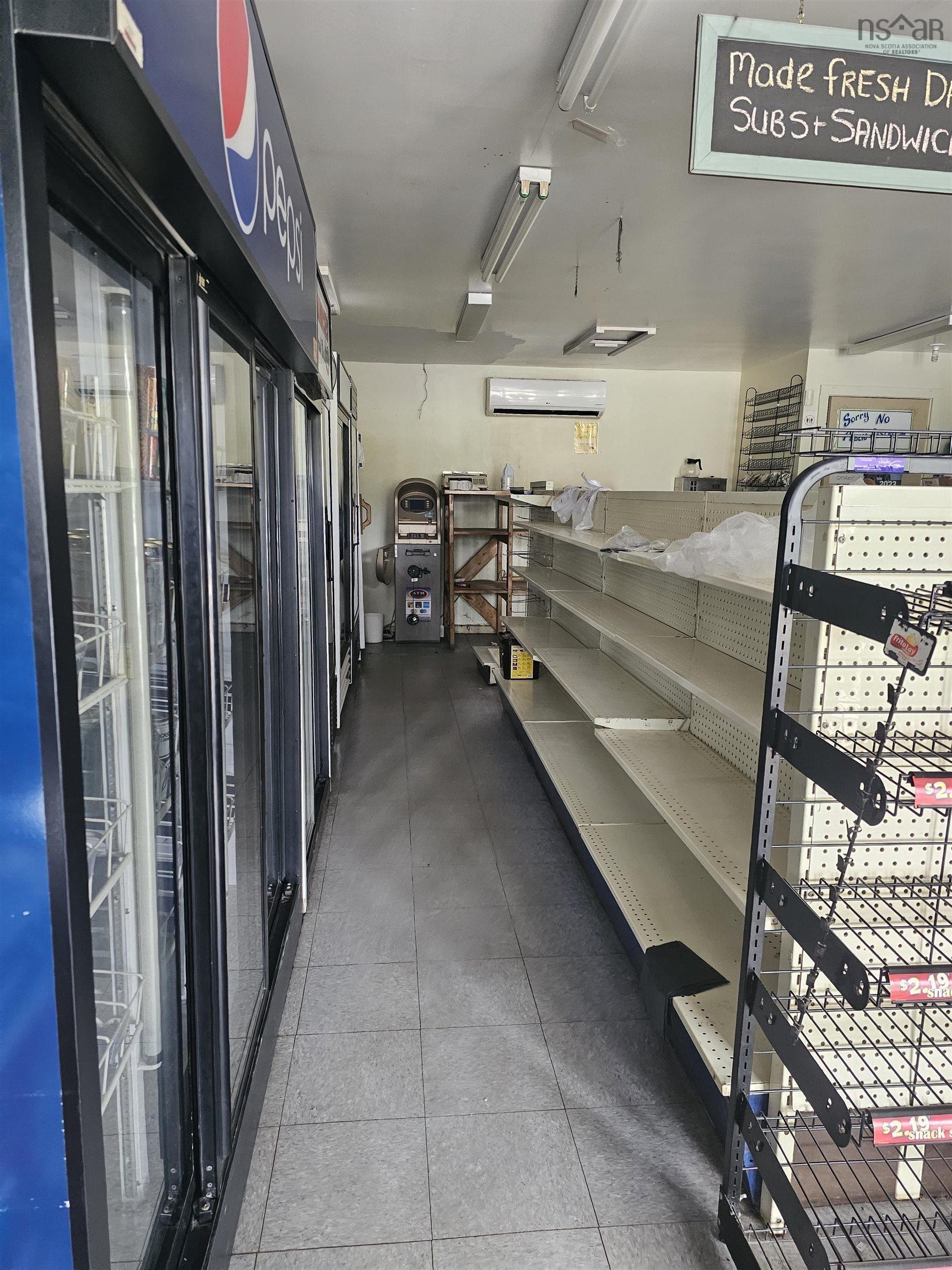 $649,999.00: 8865 8869 Hwy 101 Highway, Brighton