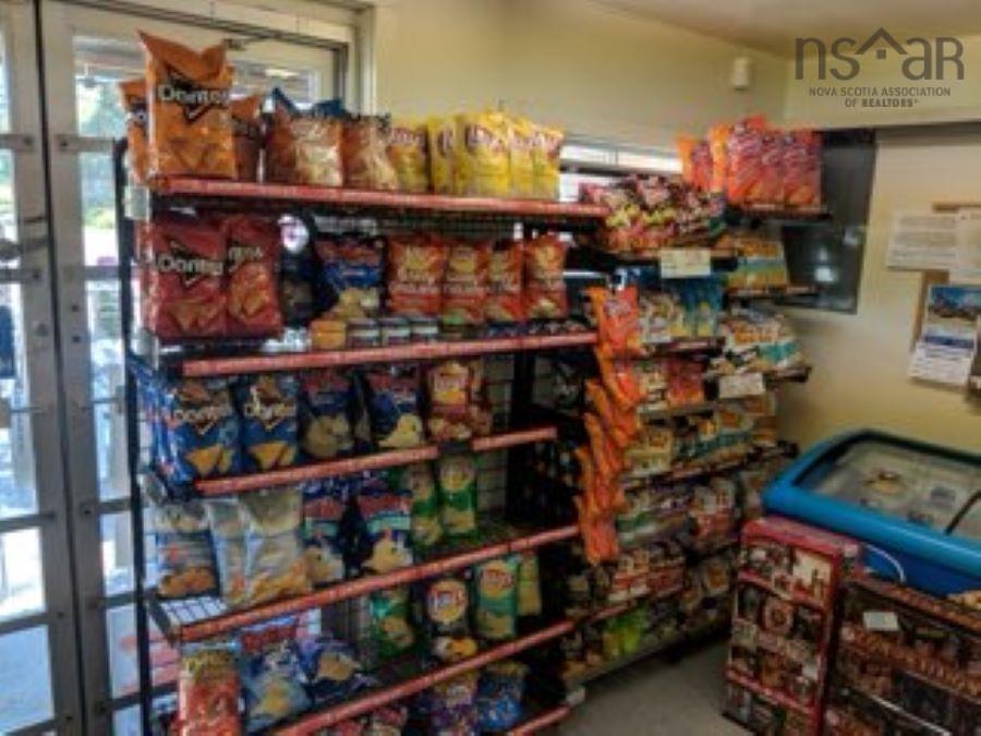 $649,999.00: 8865 8869 Hwy 101 Highway, Brighton