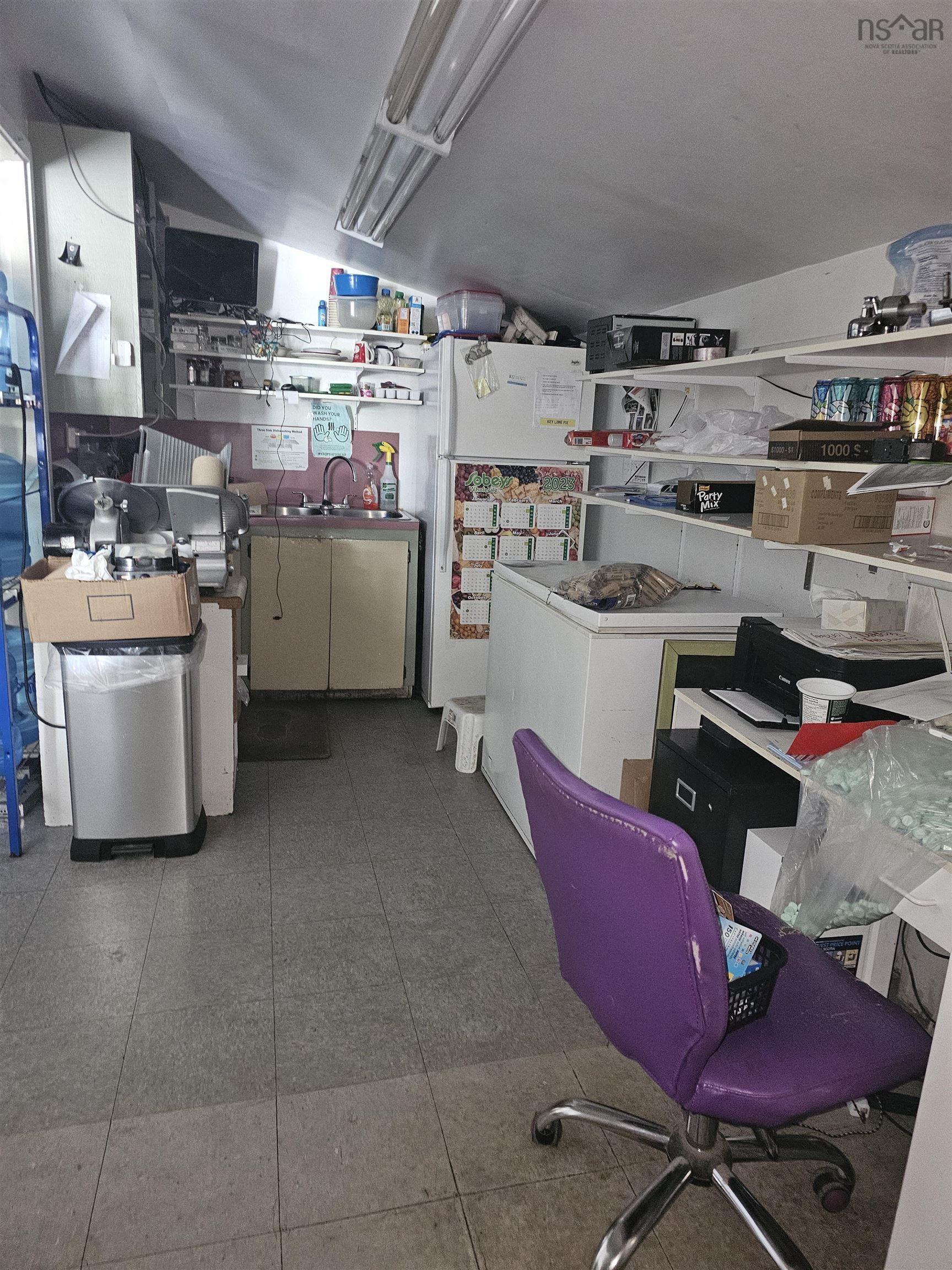 $649,999.00: 8865 8869 Hwy 101 Highway, Brighton