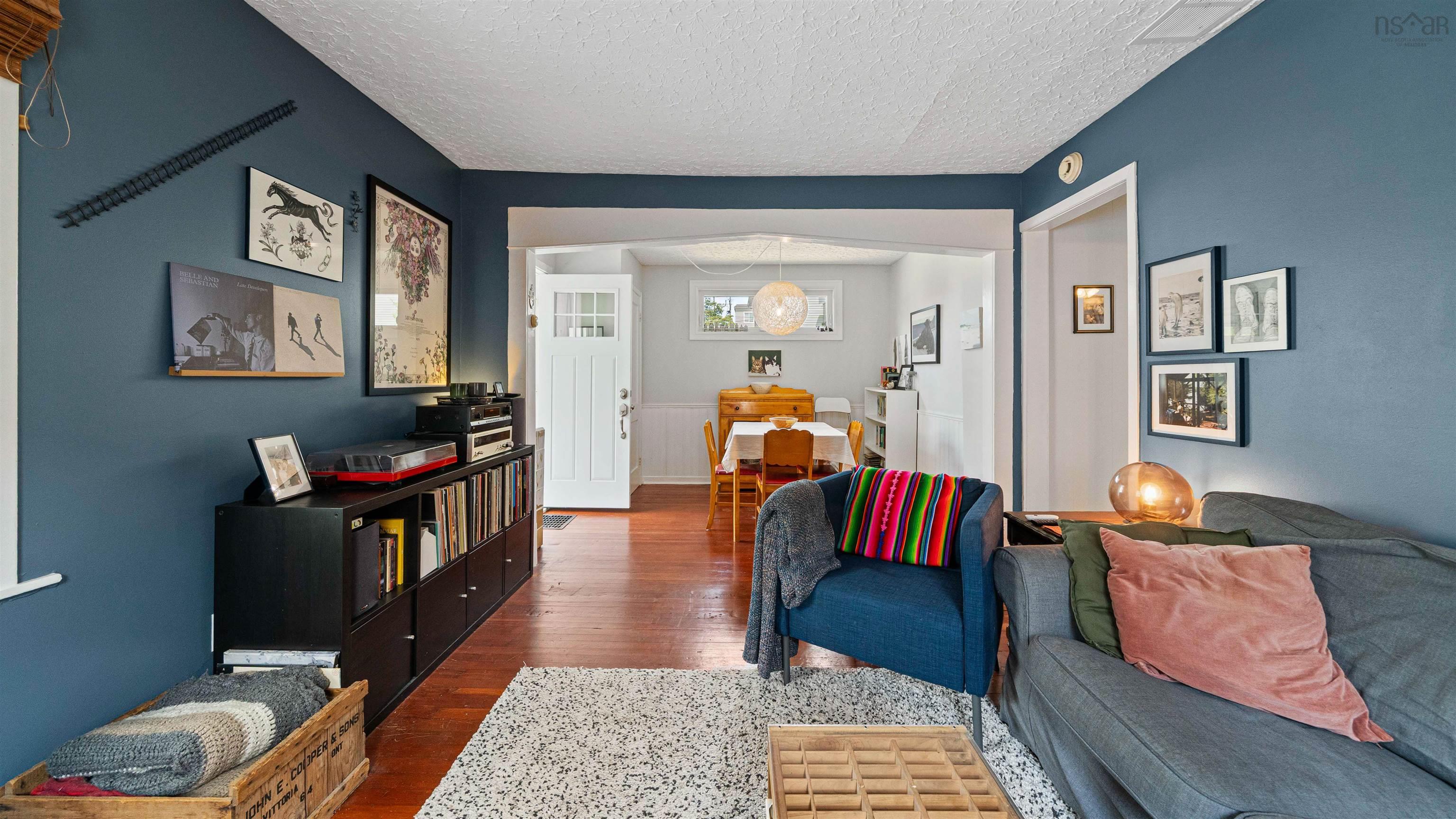 $399,900.00: 27 Brookside Avenue, Dartmouth